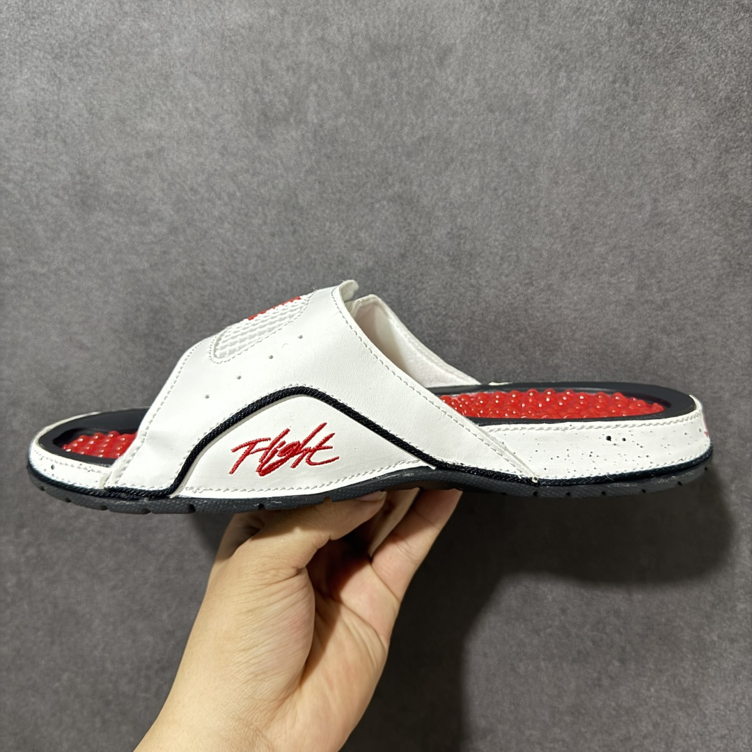 Air Jordan 12 Hydro Retro Slides 系列运动拖鞋经典的配色装扮 加上可调节