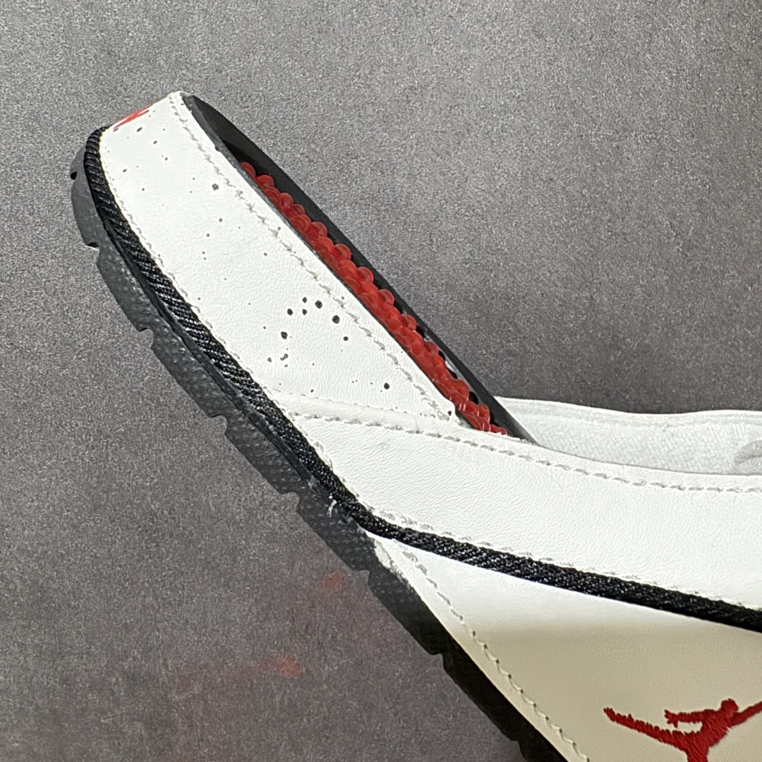 Air Jordan 12 Hydro Retro Slides 系列运动拖鞋经典的配色装扮 加上可调节