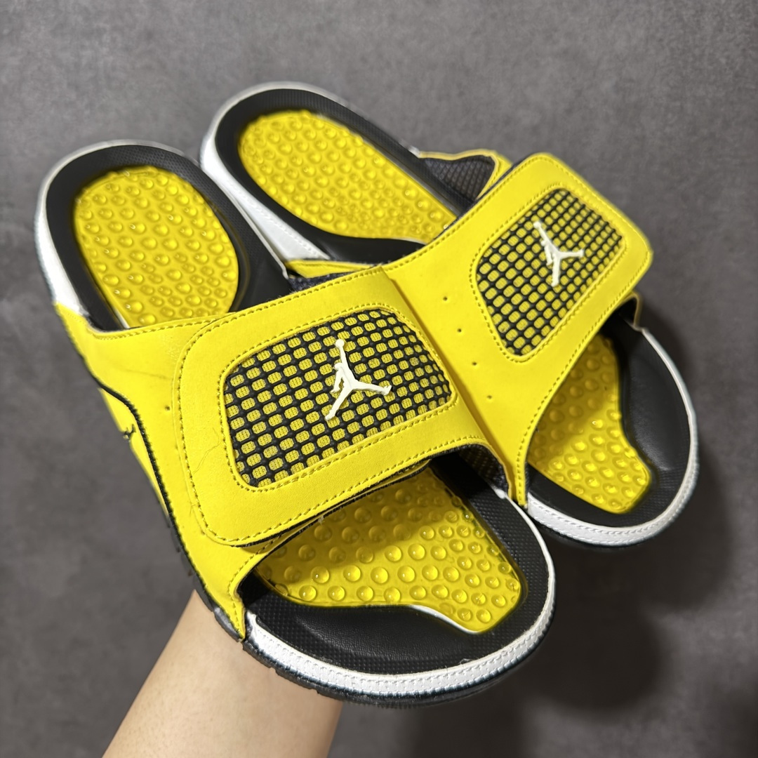 图片[9]-【公司级】Air Jordan 12 Hydro Retro Slides 系列运动拖鞋 经典的配色装扮 加上可调节的搭带 TPR 按摩内底和 Phylon 缓震鞋底 以高规格的配置带来非凡舒适的穿着体验 作为AJ的铁杆粉丝 这份夏日精品想必无法忽视 货号：532225-104 尺码：36-47.5-选品中心