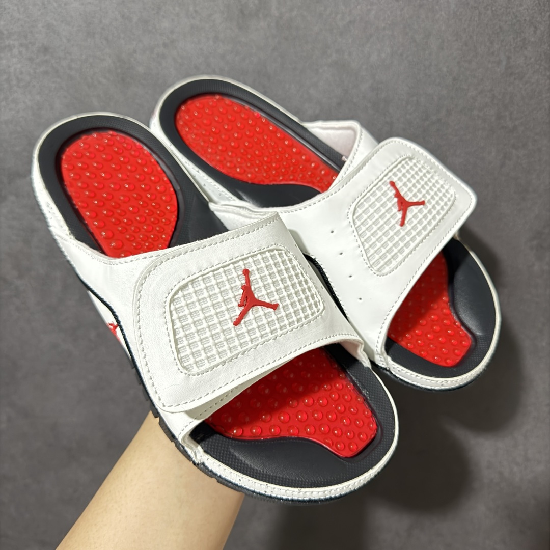 【公司级】Air Jordan 12 Hydro Retro Slides 系列运动拖鞋 经典的配色装扮 加上可调节的搭带 TPR 按摩内底和 Phylon 缓震鞋底 以高规格的配置带来非凡舒适的穿着体验 作为AJ的铁杆粉丝 这份夏日精品想必无法忽视 货号：532225-104 尺码：36-47.5-选品中心