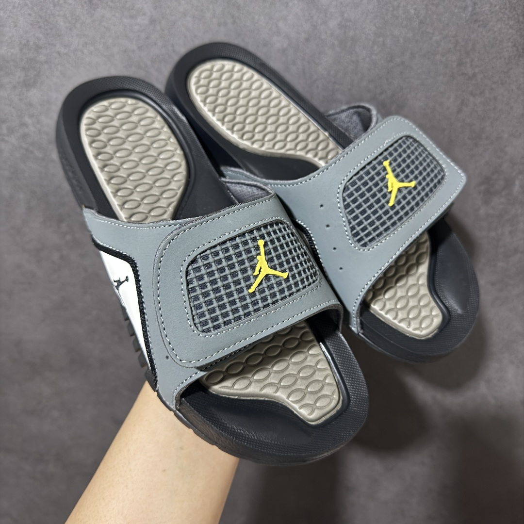 图片[10]-【公司级】Air Jordan 12 Hydro Retro Slides 系列运动拖鞋 经典的配色装扮 加上可调节的搭带 TPR 按摩内底和 Phylon 缓震鞋底 以高规格的配置带来非凡舒适的穿着体验 作为AJ的铁杆粉丝 这份夏日精品想必无法忽视 货号：532225-104 尺码：36-47.5-选品中心