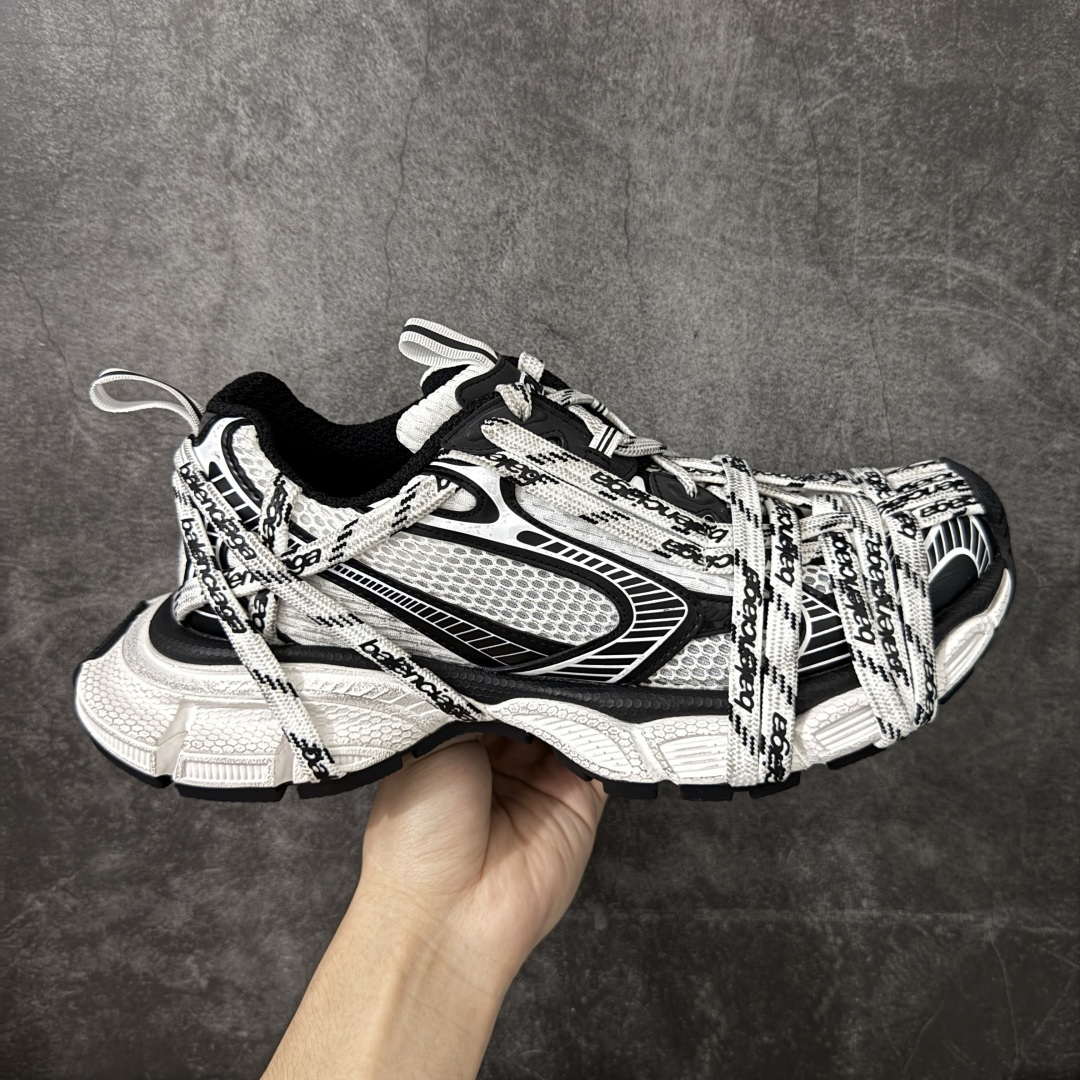【X版纯原】BALENCIAGA 3XL Sneakers 巴黎世家十代网布系带低帮走秀复古老爹鞋 全新版本 全新顶端品质 全套原纸板楦头开发 最原汁原味的灵魂版型 全鞋荧光划线卡点 胶水把控整洁度追求极致完美 每一双都是工艺品 多重QC质检 超越公司货的品控标准 实实在在的免检产品 原盒原配 正确字体电绣 粗细、位置、大小正确 侧边TPU 透气孔匹配意产原版 正确分离大底 TPU软底 原版一致大底LOGO 立体感十足 原厂皮料水洗做旧 采购原厂网纱 不含皮革 网布材料和聚氨酯 磨损效果 鞋头边缘和后帮 Balenciaga 徽标 鞋面和后跟凸印尺码 鞋舌 3XL 橡胶品牌标识和反光细节 鞋帮拉袢和鞋舌拉祥 配反光细节 备用鞋带在鞋履前侧 可在穿着前取下 便于不同造型搭配 正常尺码 尺码:35 36 37 38 39 40 41 42 43 44 45 46-选品中心