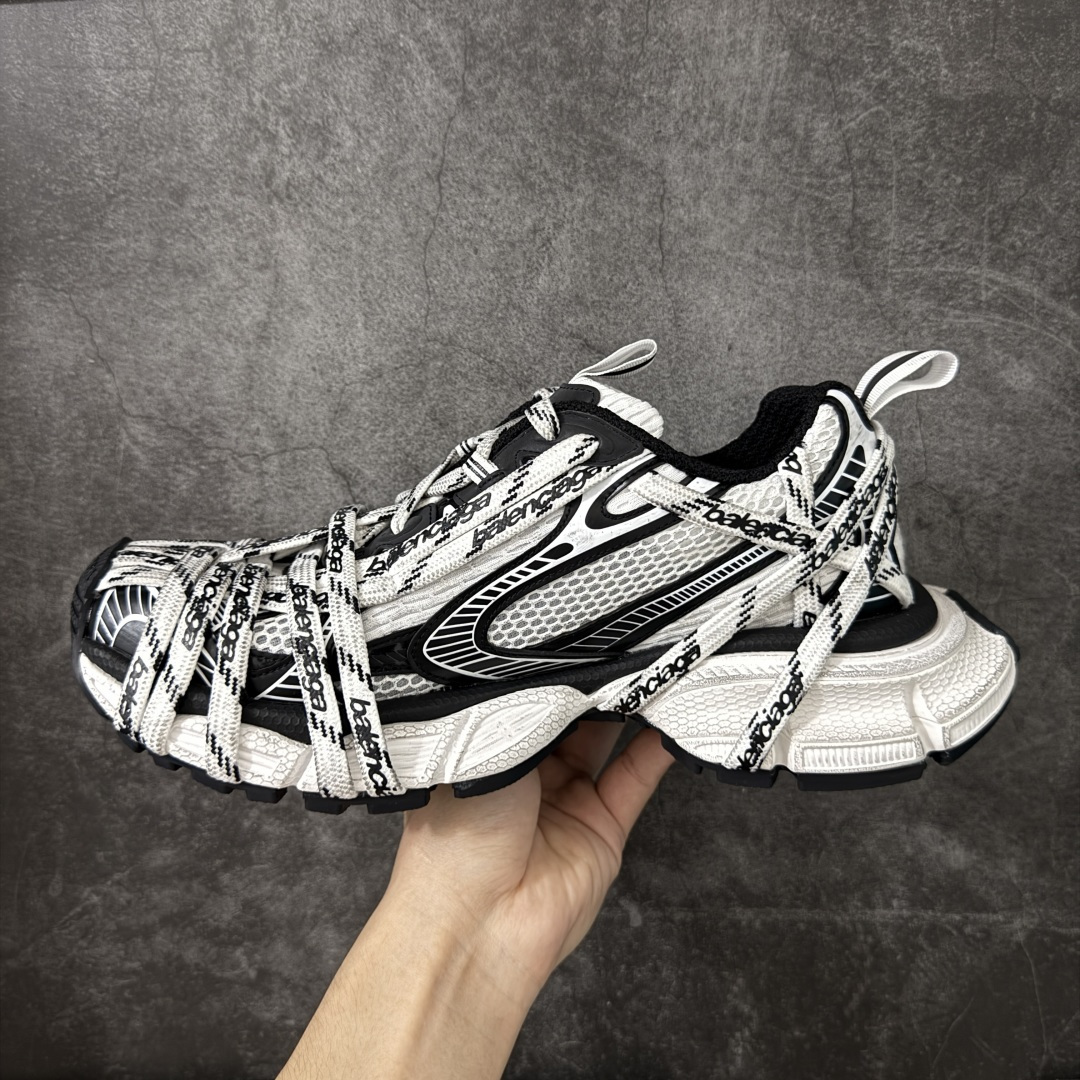 图片[2]-【X版纯原】BALENCIAGA 3XL Sneakers 巴黎世家十代网布系带低帮走秀复古老爹鞋 全新版本 全新顶端品质 全套原纸板楦头开发 最原汁原味的灵魂版型 全鞋荧光划线卡点 胶水把控整洁度追求极致完美 每一双都是工艺品 多重QC质检 超越公司货的品控标准 实实在在的免检产品 原盒原配 正确字体电绣 粗细、位置、大小正确 侧边TPU 透气孔匹配意产原版 正确分离大底 TPU软底 原版一致大底LOGO 立体感十足 原厂皮料水洗做旧 采购原厂网纱 不含皮革 网布材料和聚氨酯 磨损效果 鞋头边缘和后帮 Balenciaga 徽标 鞋面和后跟凸印尺码 鞋舌 3XL 橡胶品牌标识和反光细节 鞋帮拉袢和鞋舌拉祥 配反光细节 备用鞋带在鞋履前侧 可在穿着前取下 便于不同造型搭配 正常尺码 尺码：35 36 37 38 39 40 41 42 43 44 45 46-莆田鞋