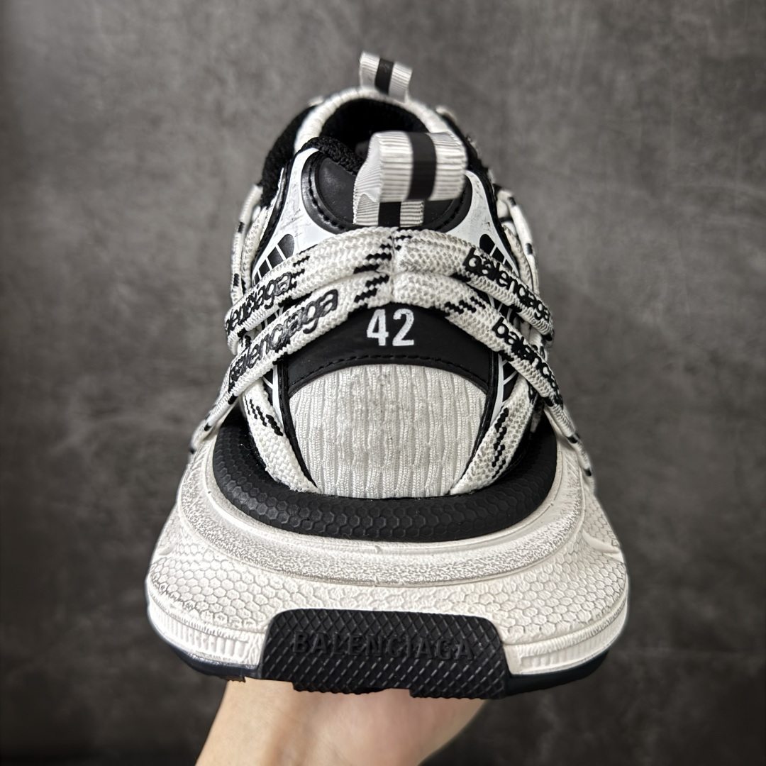 图片[4]-【X版纯原】BALENCIAGA 3XL Sneakers 巴黎世家十代网布系带低帮走秀复古老爹鞋 全新版本 全新顶端品质 全套原纸板楦头开发 最原汁原味的灵魂版型 全鞋荧光划线卡点 胶水把控整洁度追求极致完美 每一双都是工艺品 多重QC质检 超越公司货的品控标准 实实在在的免检产品 原盒原配 正确字体电绣 粗细、位置、大小正确 侧边TPU 透气孔匹配意产原版 正确分离大底 TPU软底 原版一致大底LOGO 立体感十足 原厂皮料水洗做旧 采购原厂网纱 不含皮革 网布材料和聚氨酯 磨损效果 鞋头边缘和后帮 Balenciaga 徽标 鞋面和后跟凸印尺码 鞋舌 3XL 橡胶品牌标识和反光细节 鞋帮拉袢和鞋舌拉祥 配反光细节 备用鞋带在鞋履前侧 可在穿着前取下 便于不同造型搭配 正常尺码 尺码：35 36 37 38 39 40 41 42 43 44 45 46-莆田鞋