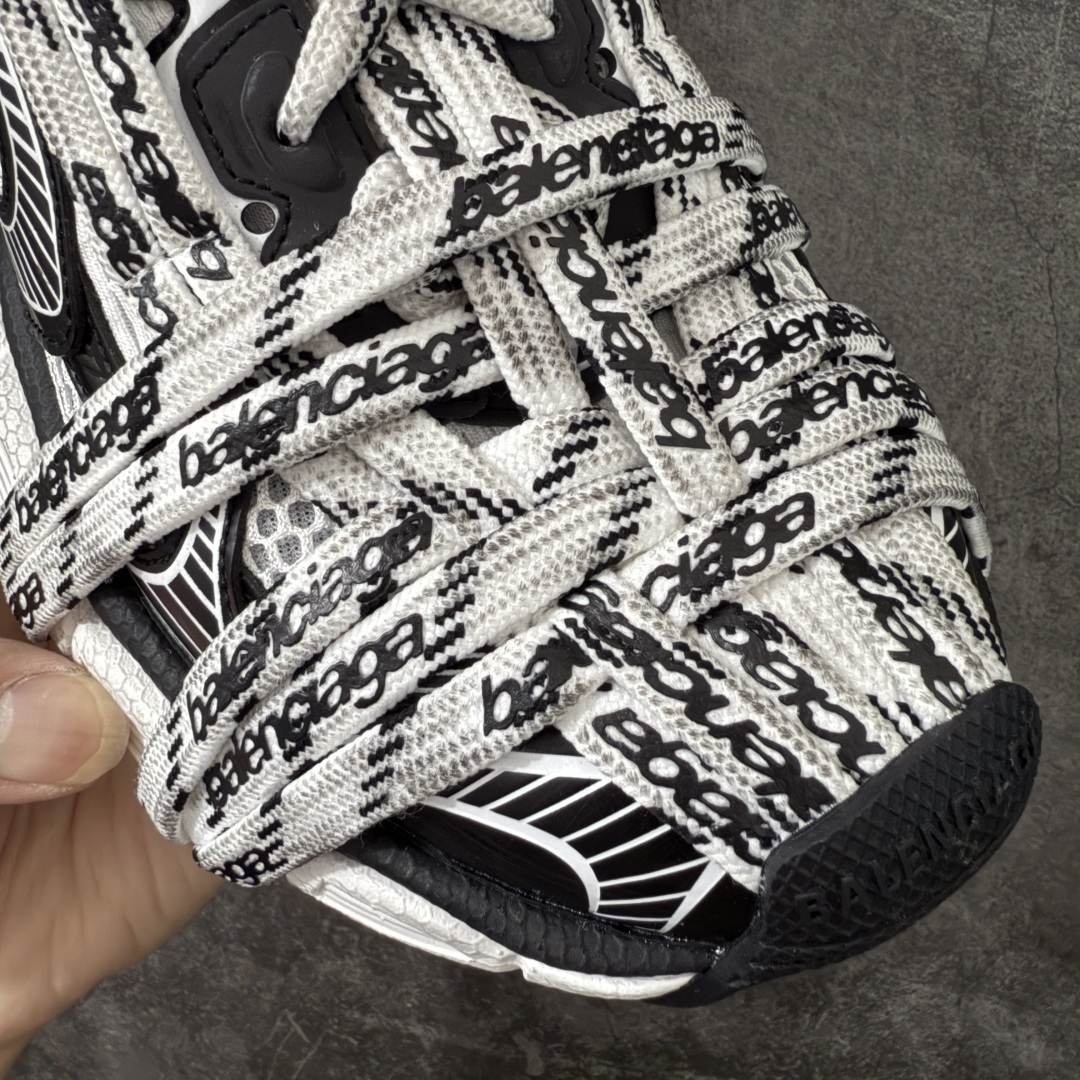 图片[4]-【X版纯原】BALENCIAGA 3XL Sneakers 巴黎世家十代网布系带低帮走秀复古老爹鞋 全新版本 全新顶端品质 全套原纸板楦头开发 最原汁原味的灵魂版型 全鞋荧光划线卡点 胶水把控整洁度追求极致完美 每一双都是工艺品 多重QC质检 超越公司货的品控标准 实实在在的免检产品 原盒原配 正确字体电绣 粗细、位置、大小正确 侧边TPU 透气孔匹配意产原版 正确分离大底 TPU软底 原版一致大底LOGO 立体感十足 原厂皮料水洗做旧 采购原厂网纱 不含皮革 网布材料和聚氨酯 磨损效果 鞋头边缘和后帮 Balenciaga 徽标 鞋面和后跟凸印尺码 鞋舌 3XL 橡胶品牌标识和反光细节 鞋帮拉袢和鞋舌拉祥 配反光细节 备用鞋带在鞋履前侧 可在穿着前取下 便于不同造型搭配 正常尺码 尺码：35 36 37 38 39 40 41 42 43 44 45 46-莆田鞋