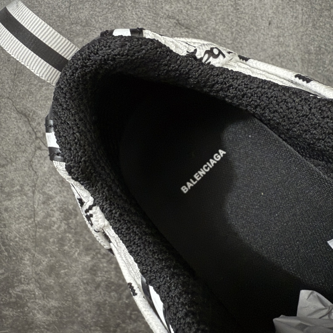 图片[7]-【X版纯原】BALENCIAGA 3XL Sneakers 巴黎世家十代网布系带低帮走秀复古老爹鞋 全新版本 全新顶端品质 全套原纸板楦头开发 最原汁原味的灵魂版型 全鞋荧光划线卡点 胶水把控整洁度追求极致完美 每一双都是工艺品 多重QC质检 超越公司货的品控标准 实实在在的免检产品 原盒原配 正确字体电绣 粗细、位置、大小正确 侧边TPU 透气孔匹配意产原版 正确分离大底 TPU软底 原版一致大底LOGO 立体感十足 原厂皮料水洗做旧 采购原厂网纱 不含皮革 网布材料和聚氨酯 磨损效果 鞋头边缘和后帮 Balenciaga 徽标 鞋面和后跟凸印尺码 鞋舌 3XL 橡胶品牌标识和反光细节 鞋帮拉袢和鞋舌拉祥 配反光细节 备用鞋带在鞋履前侧 可在穿着前取下 便于不同造型搭配 正常尺码 尺码：35 36 37 38 39 40 41 42 43 44 45 46-莆田鞋