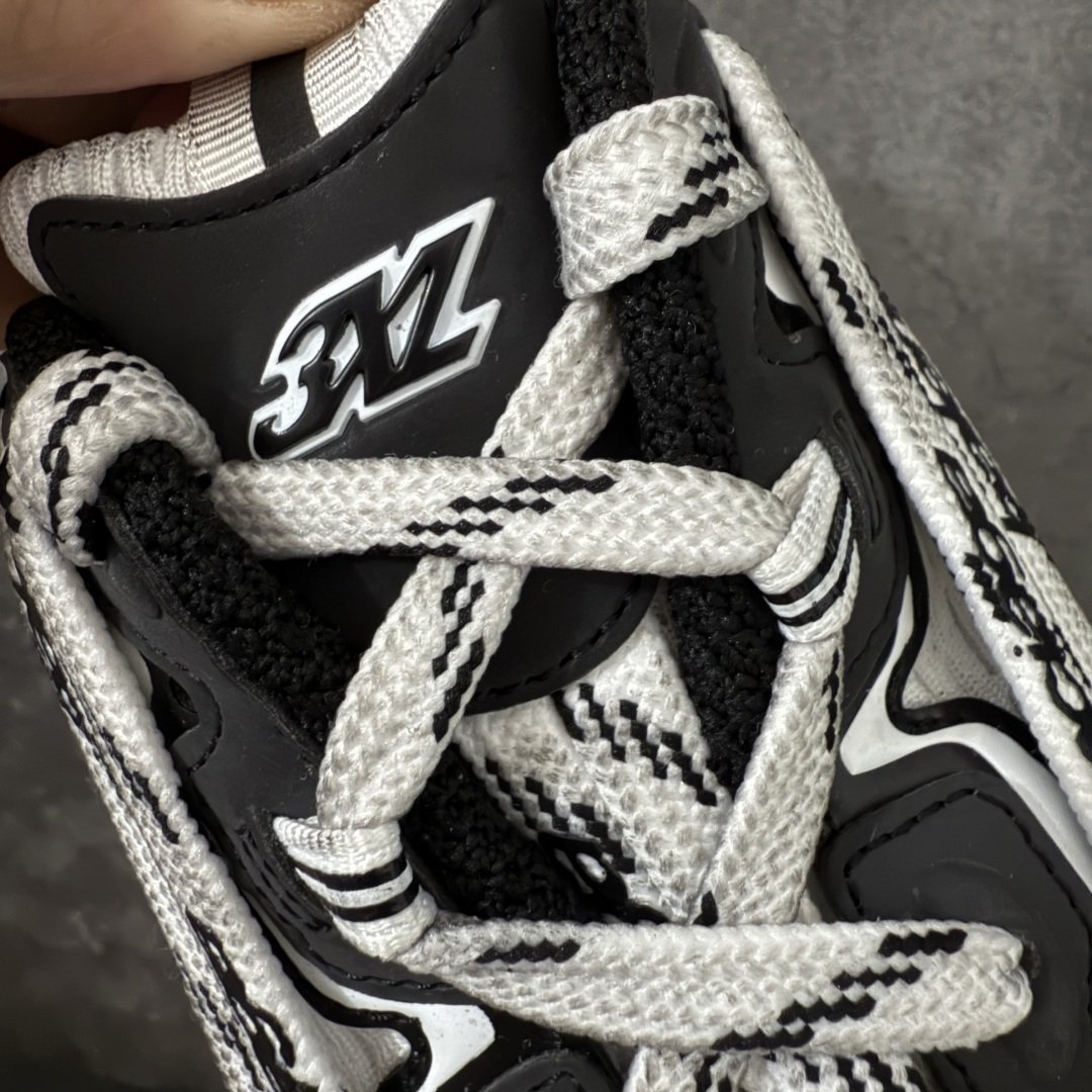 图片[5]-【X版纯原】BALENCIAGA 3XL Sneakers 巴黎世家十代网布系带低帮走秀复古老爹鞋 全新版本 全新顶端品质 全套原纸板楦头开发 最原汁原味的灵魂版型 全鞋荧光划线卡点 胶水把控整洁度追求极致完美 每一双都是工艺品 多重QC质检 超越公司货的品控标准 实实在在的免检产品 原盒原配 正确字体电绣 粗细、位置、大小正确 侧边TPU 透气孔匹配意产原版 正确分离大底 TPU软底 原版一致大底LOGO 立体感十足 原厂皮料水洗做旧 采购原厂网纱 不含皮革 网布材料和聚氨酯 磨损效果 鞋头边缘和后帮 Balenciaga 徽标 鞋面和后跟凸印尺码 鞋舌 3XL 橡胶品牌标识和反光细节 鞋帮拉袢和鞋舌拉祥 配反光细节 备用鞋带在鞋履前侧 可在穿着前取下 便于不同造型搭配 正常尺码 尺码：35 36 37 38 39 40 41 42 43 44 45 46-莆田鞋