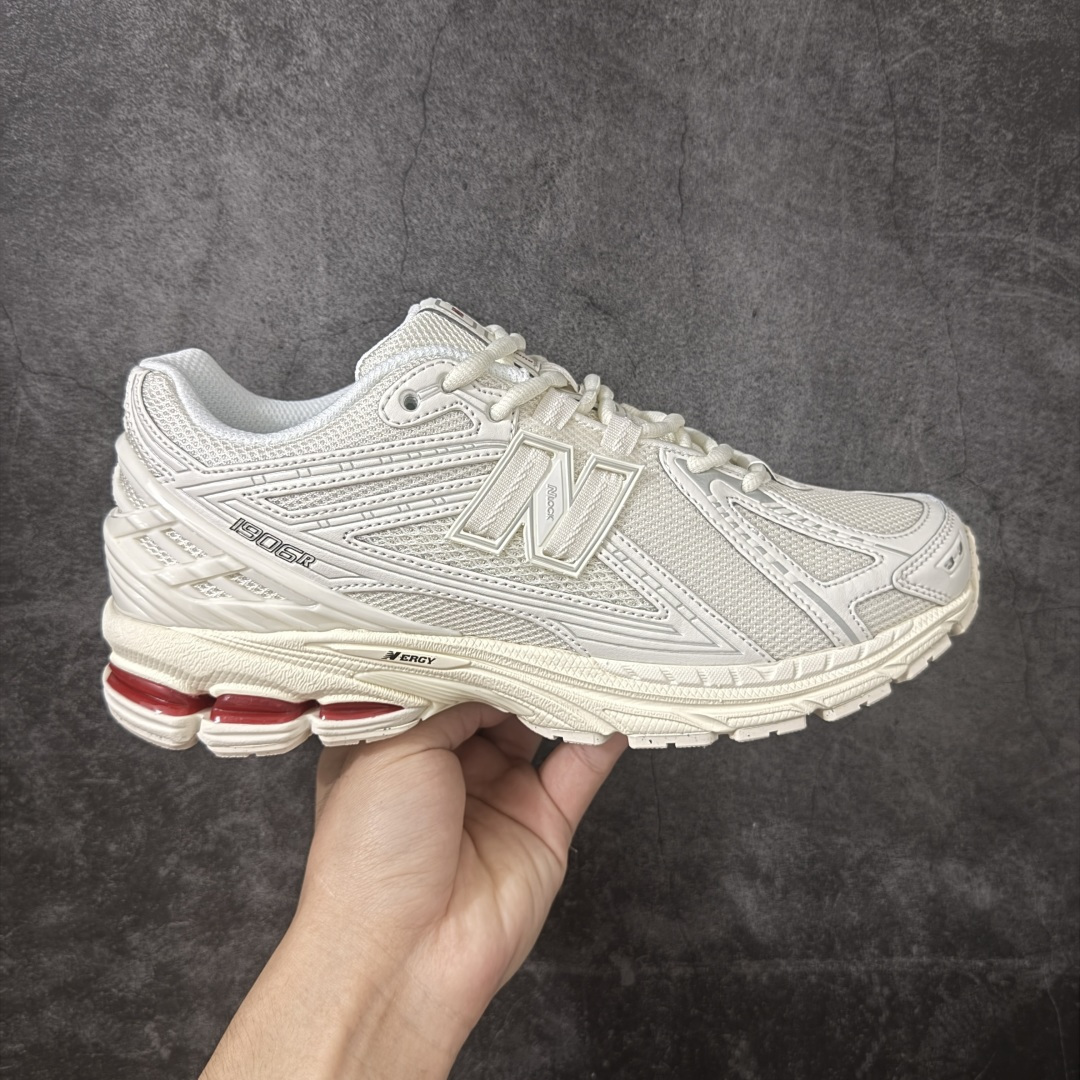 【纯原版】NB新百伦New Balance NB1906 U1906RV1系列复古老爹风休闲运动慢跑鞋 采用轻质牛剖革拼接透气网眼衬垫织物鞋面材质#T-Beam大底提供足步弓支撑，保持步态稳定#后跟搭载外露缓震胶 鞋身整体以各种深浅不一的灰色覆盖，鞋头以淡蓝色调装饰，网眼衬垫通过不规律的色块实现做旧的美感，泛黄的鞋底更是进一步增添了复古气息。 尺码：36 37 37.5 38 38.5 39.5 40 40.5 41.5 42 42.5 43 44 45 46.5-选品中心