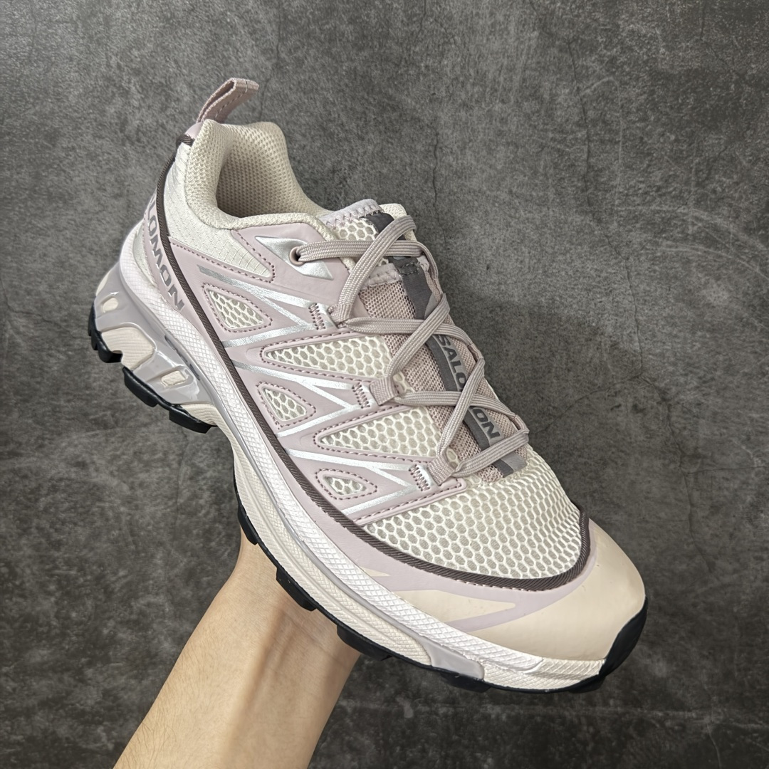 图片[3]-【纯原T0版】 Salomon XT-6 Expense 萨洛蒙复古潮流户外机能登山跑鞋 475982 全套原纸板楦头开发 原厂特供网布配套加持 确保原汁原味 完美呈现版型 原档数据独家私模五层组合大底 原装Ortholite轻量化鞋垫 中底布带钢印编号 原厂TPU锁扣 进口港宝加持 后跟自然饱满 还原公司包裹性 鞋面以“锯齿”状的包裹系统呈现 在基色底之下加入了各种色点缀 将公司的最新技术和时尚前卫的造型融入耐用的长跑款式中 鞋面由 TPU 薄膜制成 并焊接在高耐磨网眼上 使其既时尚又坚固 由 ACS底盘支撑 可增强稳定性和支撑力 以及由橡胶凸耳 Contragrip外底覆盖的 EVA 缓冲中底 旨在应对崎岖的地形 鞋舌上的彩色Salomon 标签、Quicklace 系统以及鞋头、鞋舌和鞋跟上的附加品牌使细节更加完美 让穿着者可以轻松驾驭户外与通勤下的任何运动生活场景 无缝鞋身户外随意纵横 颜值与脚感兼备 出街通勤 绝对非常吸睛 你值得拥有 尺码：36 36.5 37.5 38 38.5 39 40 40.5 41 42 42.5 43 44 44.5 45-选品中心