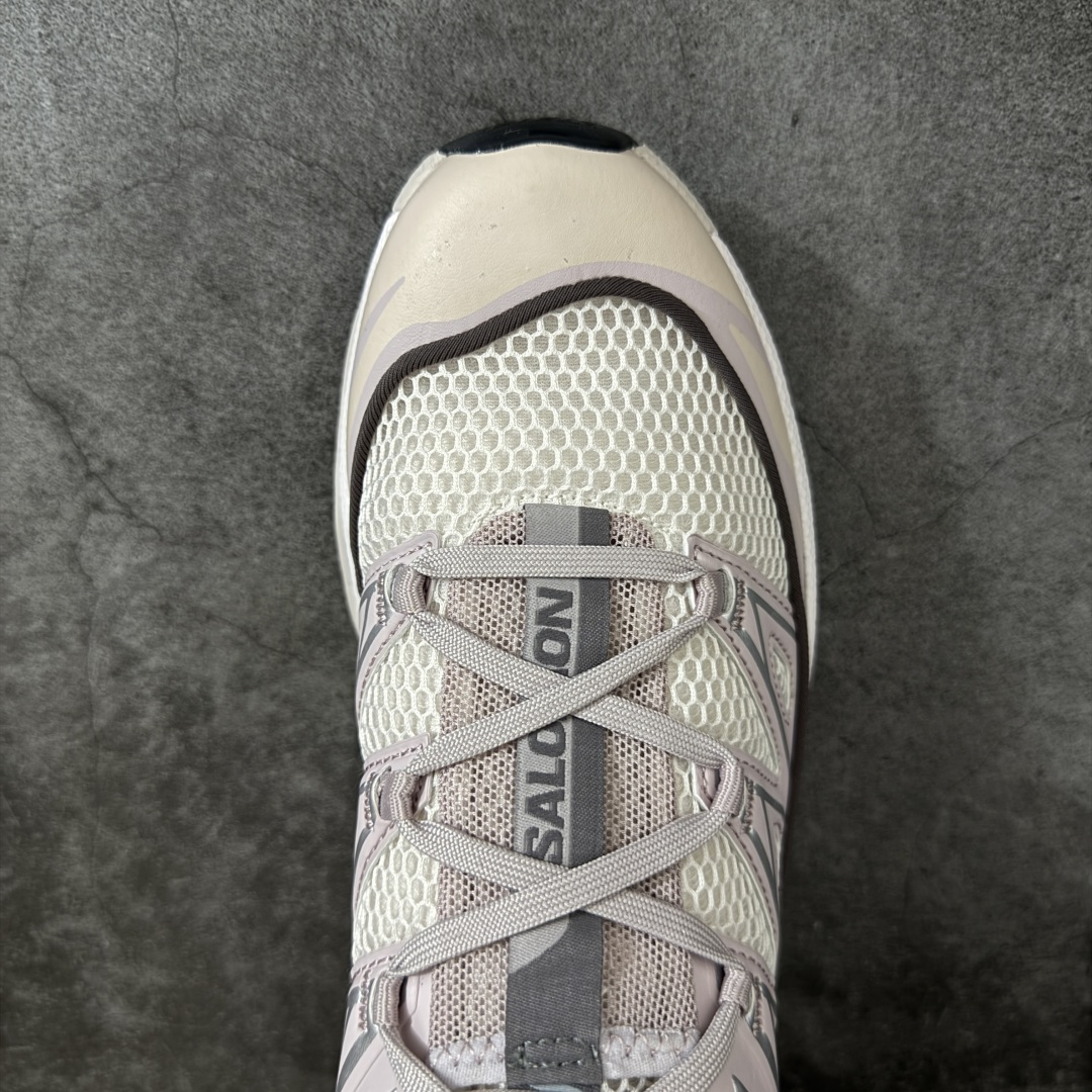 图片[5]-【纯原T0版】 Salomon XT-6 Expense 萨洛蒙复古潮流户外机能登山跑鞋 475982 全套原纸板楦头开发 原厂特供网布配套加持 确保原汁原味 完美呈现版型 原档数据独家私模五层组合大底 原装Ortholite轻量化鞋垫 中底布带钢印编号 原厂TPU锁扣 进口港宝加持 后跟自然饱满 还原公司包裹性 鞋面以“锯齿”状的包裹系统呈现 在基色底之下加入了各种色点缀 将公司的最新技术和时尚前卫的造型融入耐用的长跑款式中 鞋面由 TPU 薄膜制成 并焊接在高耐磨网眼上 使其既时尚又坚固 由 ACS底盘支撑 可增强稳定性和支撑力 以及由橡胶凸耳 Contragrip外底覆盖的 EVA 缓冲中底 旨在应对崎岖的地形 鞋舌上的彩色Salomon 标签、Quicklace 系统以及鞋头、鞋舌和鞋跟上的附加品牌使细节更加完美 让穿着者可以轻松驾驭户外与通勤下的任何运动生活场景 无缝鞋身户外随意纵横 颜值与脚感兼备 出街通勤 绝对非常吸睛 你值得拥有 尺码：36 36.5 37.5 38 38.5 39 40 40.5 41 42 42.5 43 44 44.5 45-选品中心