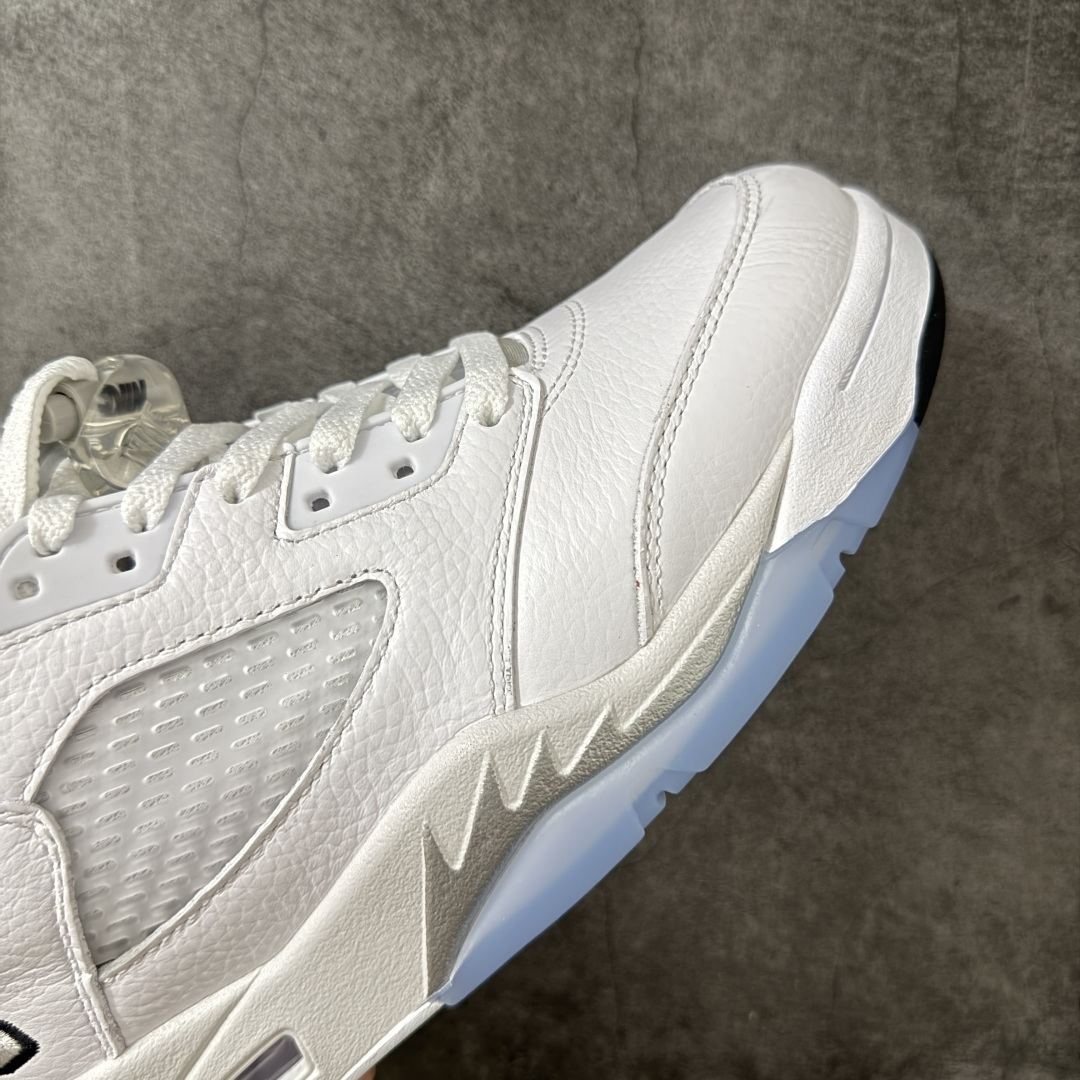 图片[6]-【KZ纯原】Air Jordan 5 Retro \”White Metallic\” AJ5 乔5白银 HQ7978-103 国内一线大厂出品 匠心打造 头层皮料原厂数据 全新纸板 模具打造 外贸 平台高端零售专供品质 品质毋庸置疑 一眼正品既视感 细节均已解码 货号：HQ7978-103 尺码：36 36.5 37.5 38 38.5 39 40 40.5 41 42 42.5 43 44 44.5 45 46 47.5-选品中心