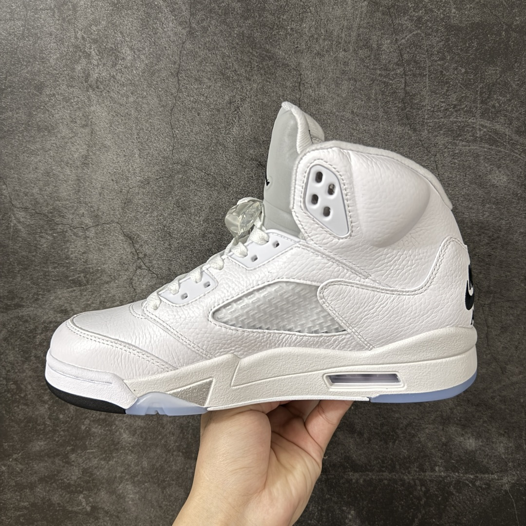 图片[2]-【KZ纯原】Air Jordan 5 Retro \”White Metallic\” AJ5 乔5白银 HQ7978-103 国内一线大厂出品 匠心打造 头层皮料原厂数据 全新纸板 模具打造 外贸 平台高端零售专供品质 品质毋庸置疑 一眼正品既视感 细节均已解码 货号：HQ7978-103 尺码：36 36.5 37.5 38 38.5 39 40 40.5 41 42 42.5 43 44 44.5 45 46 47.5-选品中心