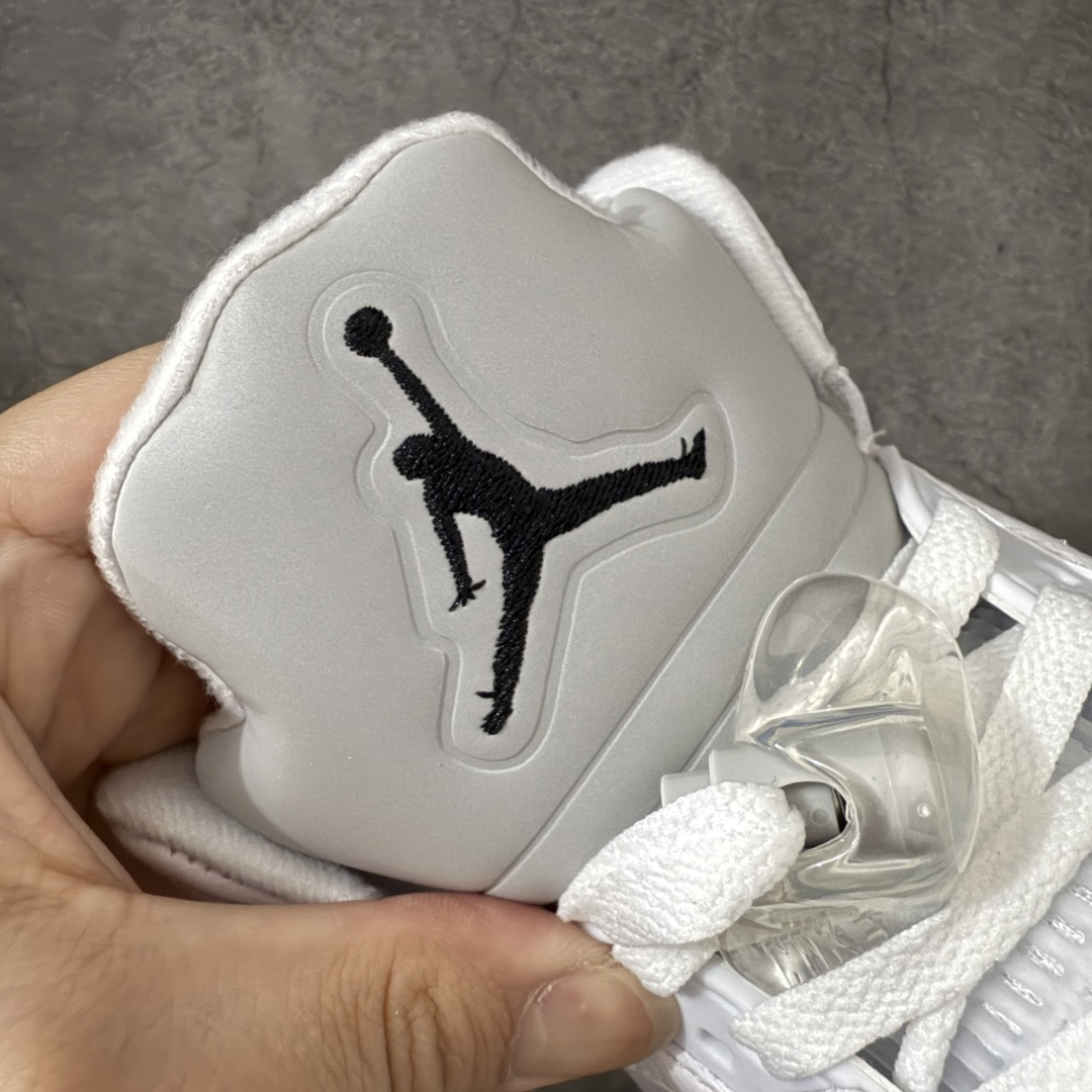 图片[6]-【KZ纯原】Air Jordan 5 Retro \”White Metallic\” AJ5 乔5白银 HQ7978-103 国内一线大厂出品 匠心打造 头层皮料原厂数据 全新纸板 模具打造 外贸 平台高端零售专供品质 品质毋庸置疑 一眼正品既视感 细节均已解码 货号：HQ7978-103 尺码：36 36.5 37.5 38 38.5 39 40 40.5 41 42 42.5 43 44 44.5 45 46 47.5-选品中心