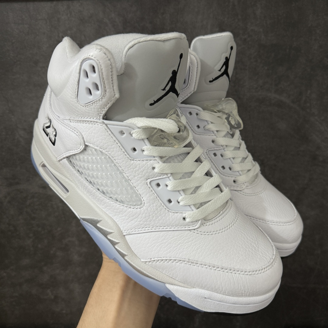 【KZ纯原】Air Jordan 5 Retro \”White Metallic\” AJ5 乔5白银 HQ7978-103 国内一线大厂出品 匠心打造 头层皮料原厂数据 全新纸板 模具打造 外贸 平台高端零售专供品质 品质毋庸置疑 一眼正品既视感 细节均已解码 货号：HQ7978-103 尺码：36 36.5 37.5 38 38.5 39 40 40.5 41 42 42.5 43 44 44.5 45 46 47.5-选品中心