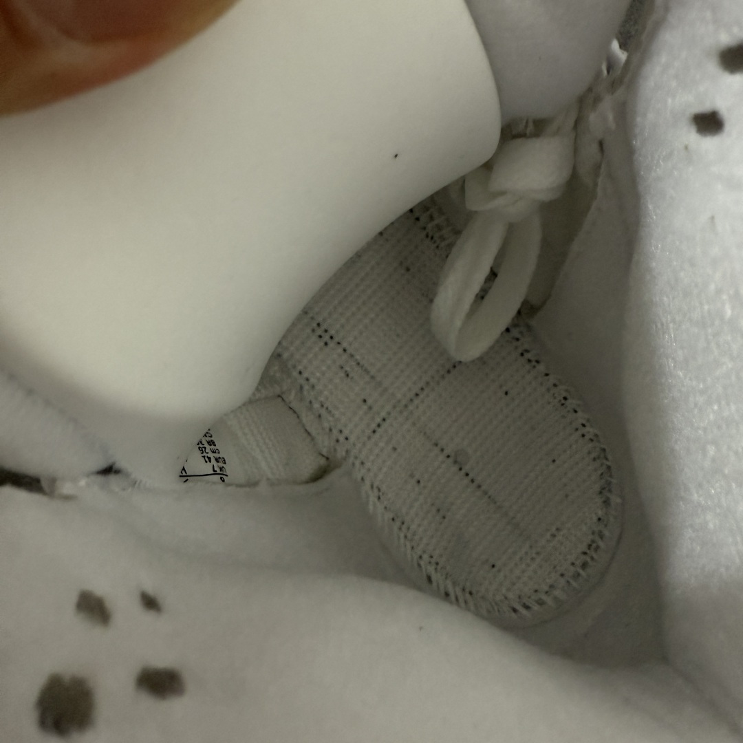 图片[8]-【KZ纯原】Air Jordan 5 Retro \”White Metallic\” AJ5 乔5白银 HQ7978-103 国内一线大厂出品 匠心打造 头层皮料原厂数据 全新纸板 模具打造 外贸 平台高端零售专供品质 品质毋庸置疑 一眼正品既视感 细节均已解码 货号：HQ7978-103 尺码：36 36.5 37.5 38 38.5 39 40 40.5 41 42 42.5 43 44 44.5 45 46 47.5-选品中心