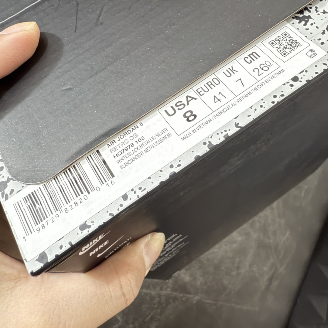 图片[9]-【KZ纯原】Air Jordan 5 Retro \”White Metallic\” AJ5 乔5白银 HQ7978-103 国内一线大厂出品 匠心打造 头层皮料原厂数据 全新纸板 模具打造 外贸 平台高端零售专供品质 品质毋庸置疑 一眼正品既视感 细节均已解码 货号：HQ7978-103 尺码：36 36.5 37.5 38 38.5 39 40 40.5 41 42 42.5 43 44 44.5 45 46 47.5-选品中心