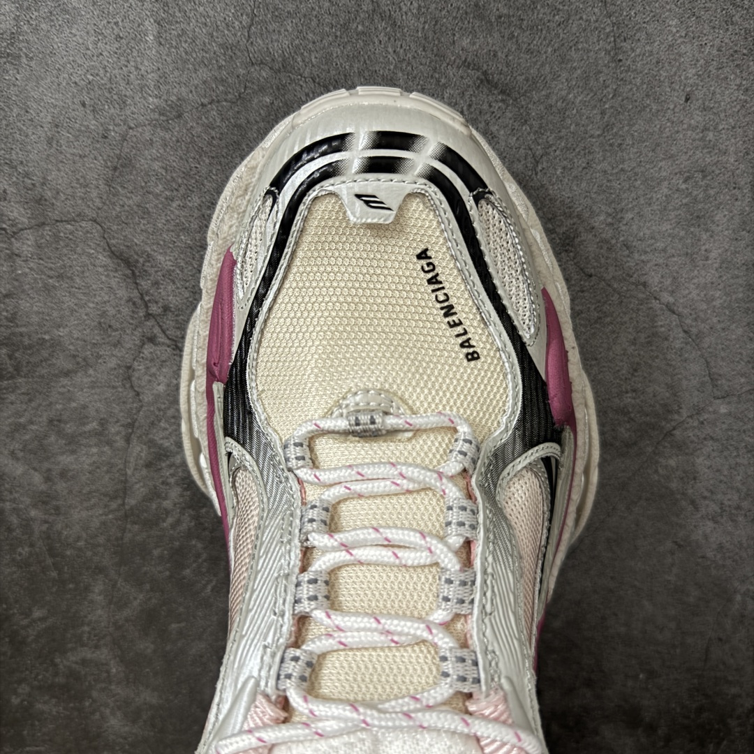 图片[5]-【i8版本】Balenciaga巴黎世家 Triple S .2 厚底系带 低帮 老爹鞋 Balenciaga是由被誉为代表二十世纪的伟大天才设计师 CristobalBalenciaga 创立的，在品牌创立的大半个世纪以来，巴黎世家一直以时尚、典雅闻名于时装界，它的主题产品有女士和男士提包、机车包、鞋子和时装，在15年王大仁卸任品牌设计师后，品牌的风格发生了翻天覆地的变化，凭借着人气超高的街头风T恤、老爹鞋等迅速霸屏各大时装周和时尚圈 货号：865849WTRS21011 尺码：35 36 37 38 39 40 41 42 43 44 45 46-选品中心