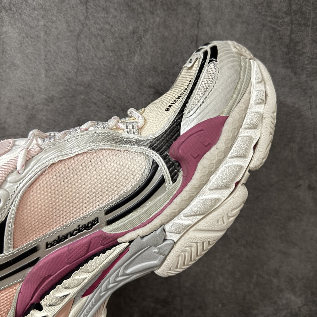 图片[6]-【i8版本】Balenciaga巴黎世家 Triple S .2 厚底系带 低帮 老爹鞋 Balenciaga是由被誉为代表二十世纪的伟大天才设计师 CristobalBalenciaga 创立的，在品牌创立的大半个世纪以来，巴黎世家一直以时尚、典雅闻名于时装界，它的主题产品有女士和男士提包、机车包、鞋子和时装，在15年王大仁卸任品牌设计师后，品牌的风格发生了翻天覆地的变化，凭借着人气超高的街头风T恤、老爹鞋等迅速霸屏各大时装周和时尚圈 货号：865849WTRS21011 尺码：35 36 37 38 39 40 41 42 43 44 45 46-选品中心