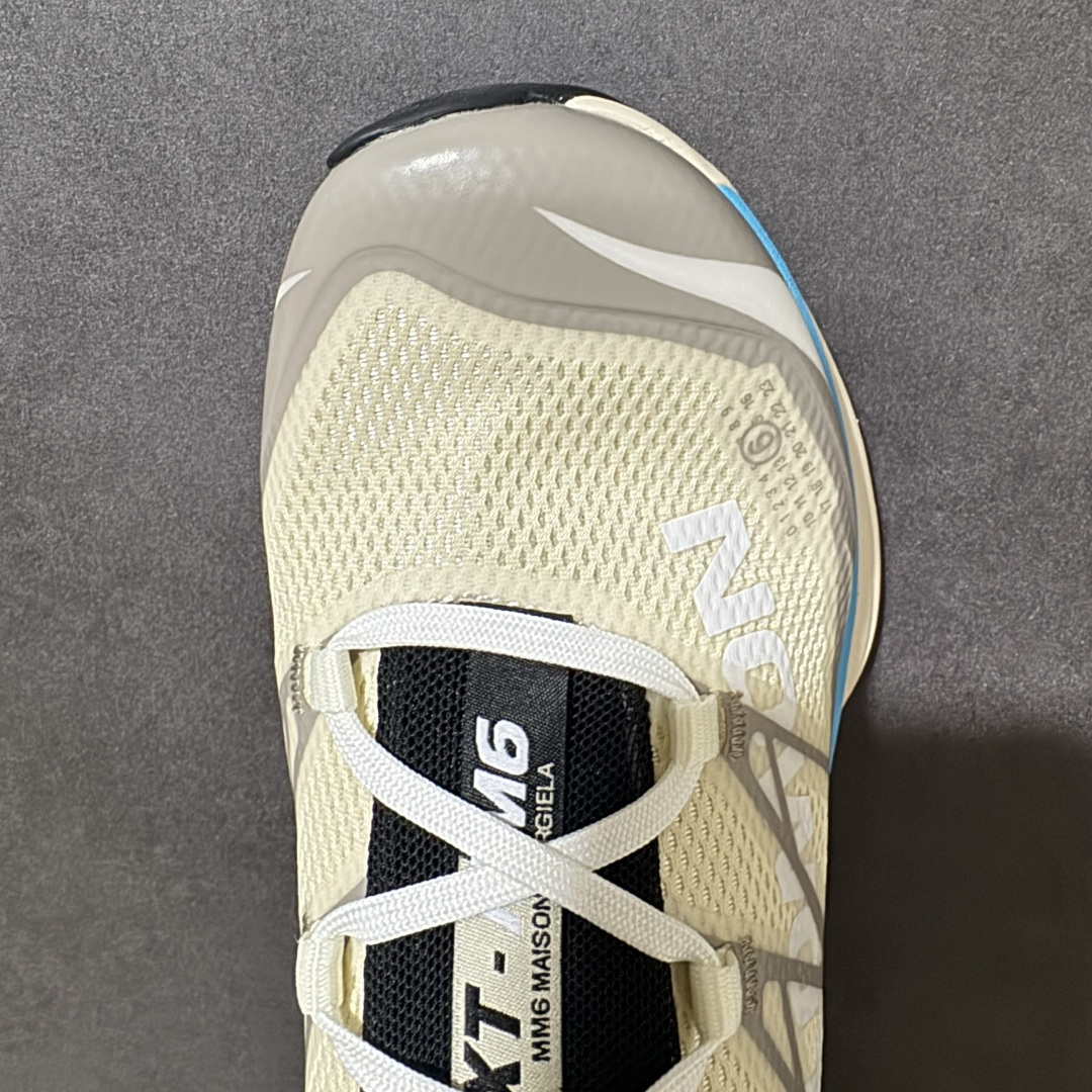 图片[5]-【CY版本】MM6 x SALOMON联名网面低帮休闲鞋通勤运动鞋单鞋 本次全新打造XT-MM6系列，鞋身处饰有巨型Salomon logo，鞋头处 MM6 数字标志彰显合作身份。XT-MM6推出三种配色：纯白搭配黑色细节、全黑点缀银色，以及亮红色与黑色组合的版本。ACS PRO则提供两款选择——从色渐变至灰色的清爽设计，另一款则采用高饱和度的黄黑撞色，赋予整体造型更强的视觉张力。 货号：476710-27 尺码：36-45半-选品中心