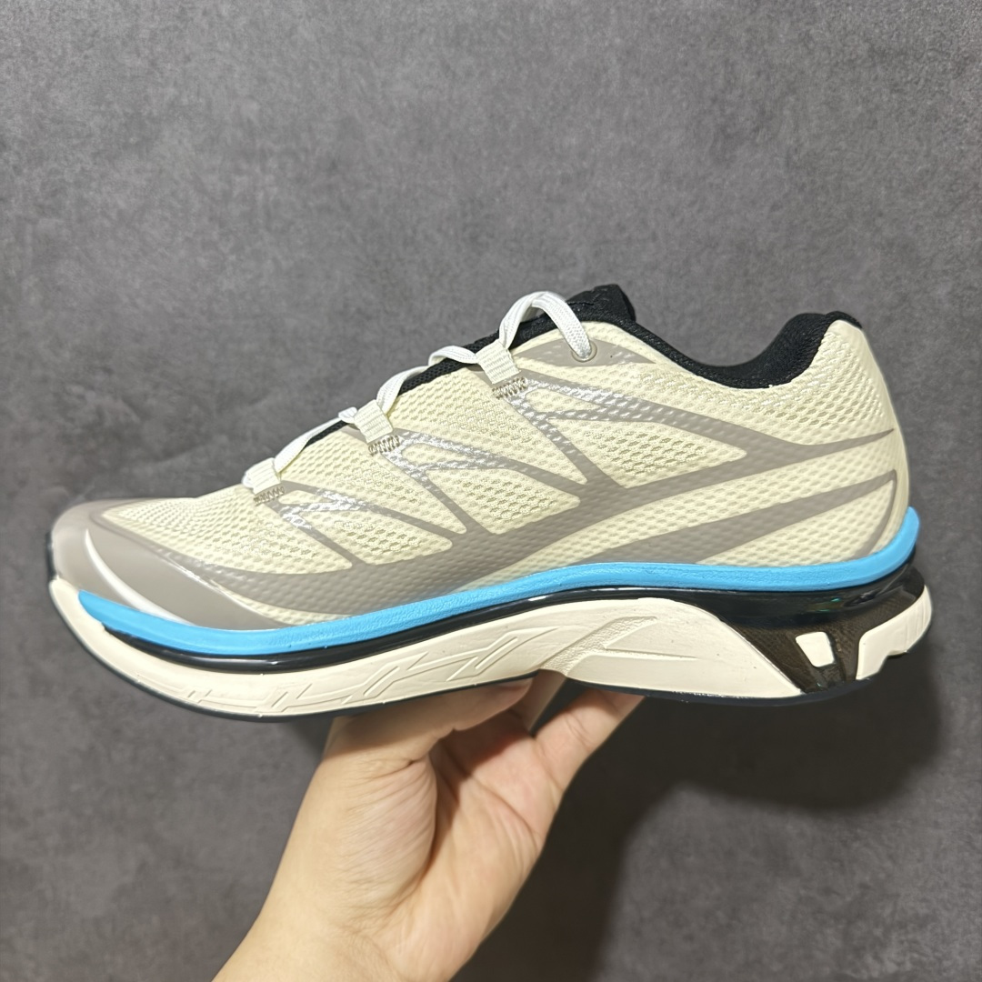图片[2]-【CY版本】MM6 x SALOMON联名网面低帮休闲鞋通勤运动鞋单鞋 本次全新打造XT-MM6系列，鞋身处饰有巨型Salomon logo，鞋头处 MM6 数字标志彰显合作身份。XT-MM6推出三种配色：纯白搭配黑色细节、全黑点缀银色，以及亮红色与黑色组合的版本。ACS PRO则提供两款选择——从色渐变至灰色的清爽设计，另一款则采用高饱和度的黄黑撞色，赋予整体造型更强的视觉张力。 货号：476710-27 尺码：36-45半-选品中心