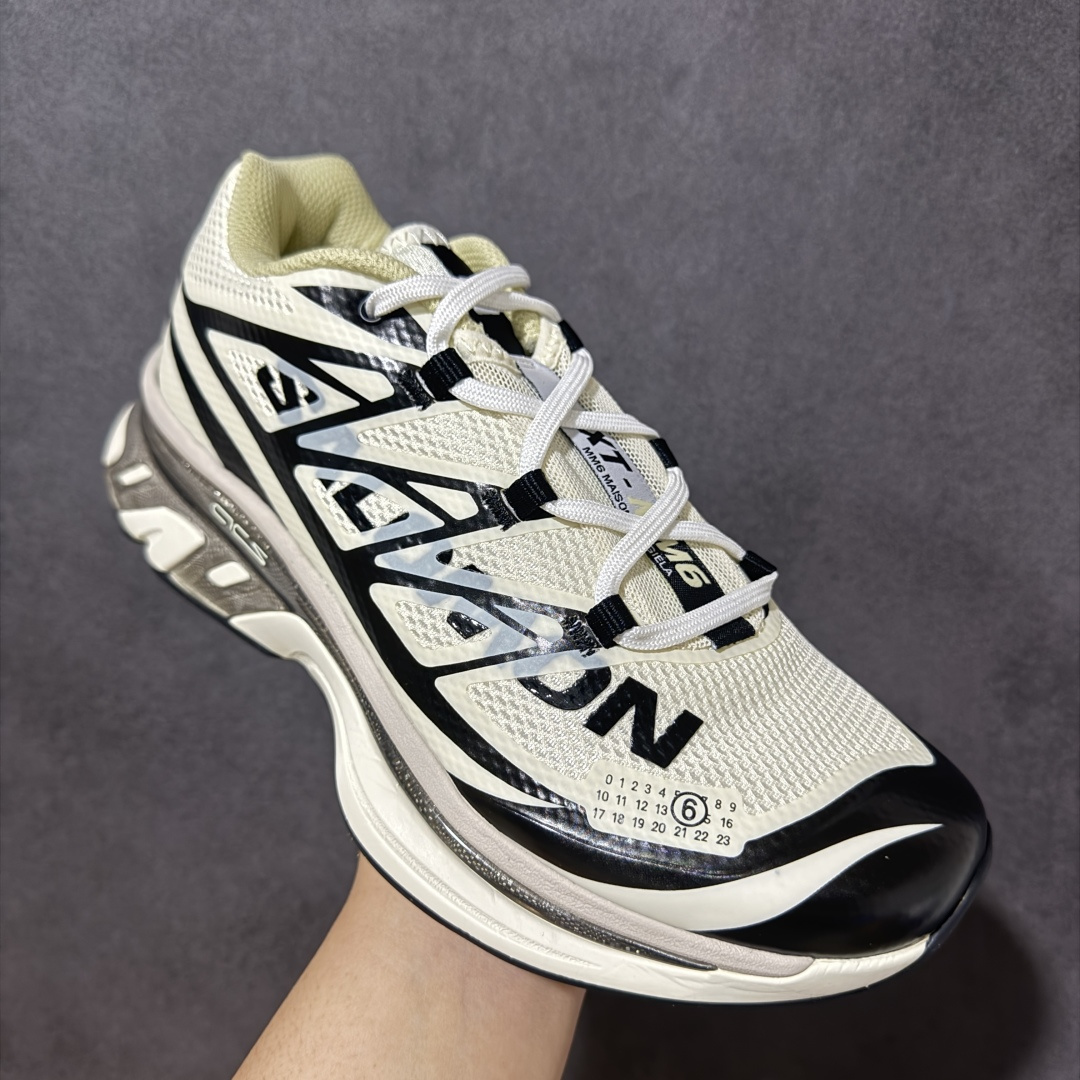 图片[3]-【CY版本】MM6 x SALOMON联名网面低帮休闲鞋通勤运动鞋单鞋 本次全新打造XT-MM6系列，鞋身处饰有巨型Salomon logo，鞋头处 MM6 数字标志彰显合作身份。XT-MM6推出三种配色：纯白搭配黑色细节、全黑点缀银色，以及亮红色与黑色组合的版本。ACS PRO则提供两款选择——从色渐变至灰色的清爽设计，另一款则采用高饱和度的黄黑撞色，赋予整体造型更强的视觉张力。 货号：479494-27 尺码：36-45半-选品中心
