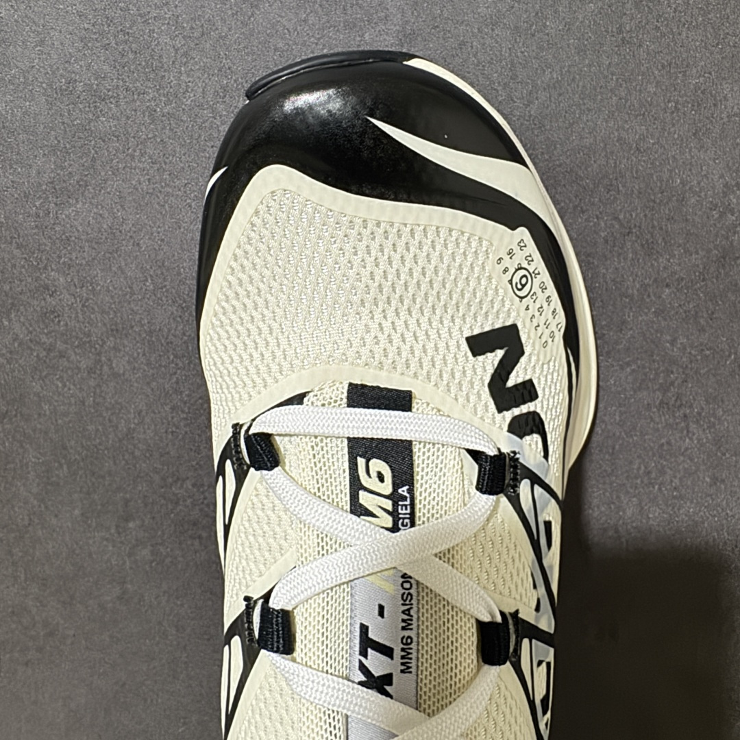 图片[5]-【CY版本】MM6 x SALOMON联名网面低帮休闲鞋通勤运动鞋单鞋 本次全新打造XT-MM6系列，鞋身处饰有巨型Salomon logo，鞋头处 MM6 数字标志彰显合作身份。XT-MM6推出三种配色：纯白搭配黑色细节、全黑点缀银色，以及亮红色与黑色组合的版本。ACS PRO则提供两款选择——从色渐变至灰色的清爽设计，另一款则采用高饱和度的黄黑撞色，赋予整体造型更强的视觉张力。 货号：479494-27 尺码：36-45半-选品中心