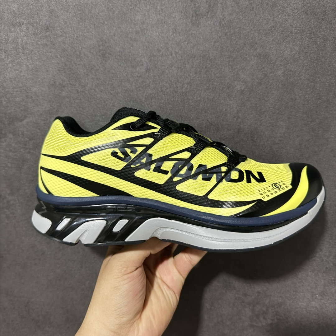 【CY版本】MM6 x SALOMON联名网面低帮休闲鞋通勤运动鞋单鞋 本次全新打造XT-MM6系列，鞋身处饰有巨型Salomon logo，鞋头处 MM6 数字标志彰显合作身份。XT-MM6推出三种配色：纯白搭配黑色细节、全黑点缀银色，以及亮红色与黑色组合的版本。ACS PRO则提供两款选择——从色渐变至灰色的清爽设计，另一款则采用高饱和度的黄黑撞色，赋予整体造型更强的视觉张力。 货号：480394-27 尺码：36-45半-选品中心