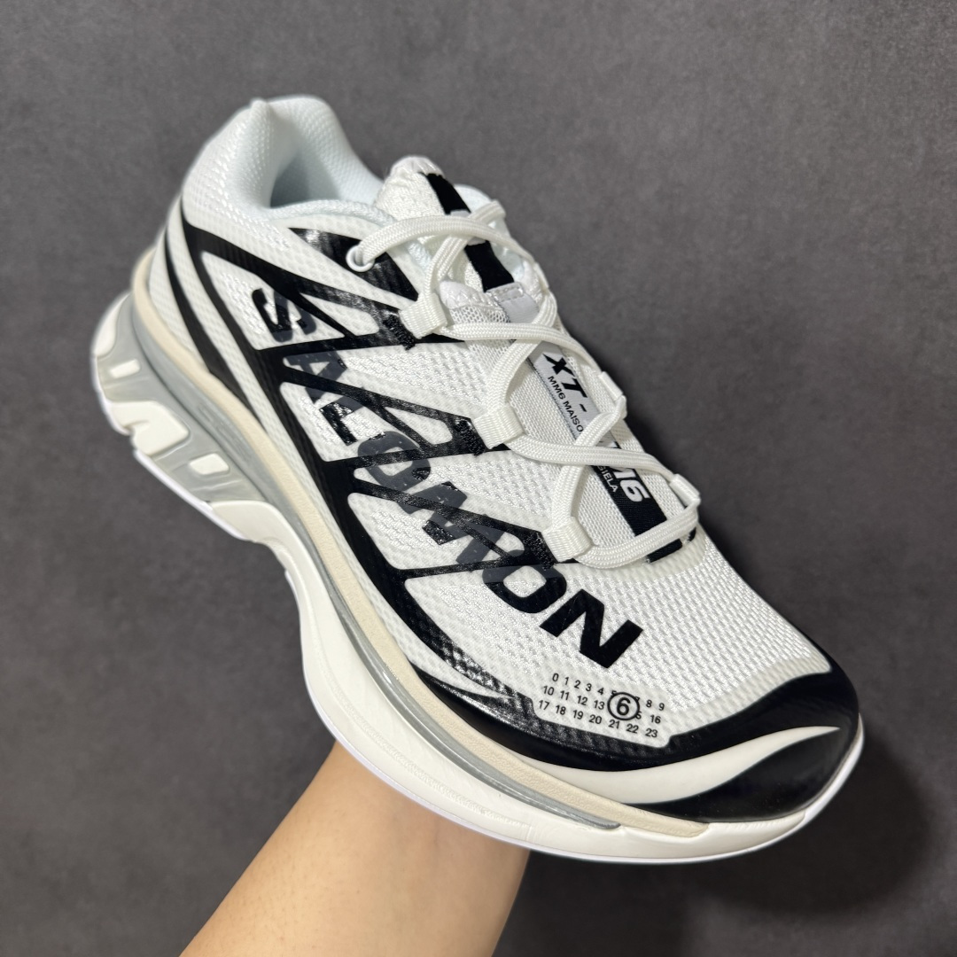 图片[3]-【CY版本】MM6 x SALOMON联名网面低帮休闲鞋通勤运动鞋单鞋 本次全新打造XT-MM6系列，鞋身处饰有巨型Salomon logo，鞋头处 MM6 数字标志彰显合作身份。XT-MM6推出三种配色：纯白搭配黑色细节、全黑点缀银色，以及亮红色与黑色组合的版本。ACS PRO则提供两款选择——从色渐变至灰色的清爽设计，另一款则采用高饱和度的黄黑撞色，赋予整体造型更强的视觉张力。 货号：469527-27 尺码：36-45半-选品中心