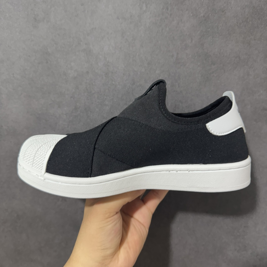 图片[2]-【公司级】阿迪达斯一脚蹬 十字交叉绑带Adidas SUPERSTAR SLIP ON W S 贝壳头十字交叉绑带 白山联名款绑带 男女鞋 一脚蹬设计，穿脱方便，时尚耐看，鞋身整体以黑色弹性布料打造，搭配经典白色贝壳头，后跟白色装饰片压印黑色压印logo，最后以白色大底完善整体设计收尾。 货号：KH8210 尺码：35¹/₃ 36 36²/₃ 37¹/₃ 38 38²/₃ 39¹/₃ 40 40²/₃ 41¹/₃ 42 42²/₃ 43¹/₃ 44 44²/₃ 45¹/₃-选品中心