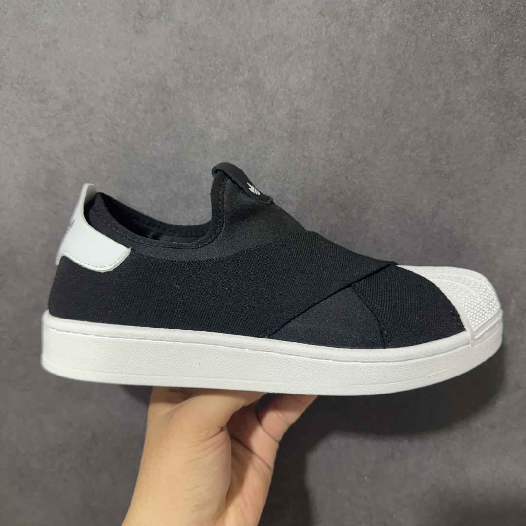 【公司级】阿迪达斯一脚蹬 十字交叉绑带Adidas SUPERSTAR SLIP ON W S 贝壳头十字交叉绑带 白山联名款绑带 男女鞋 一脚蹬设计，穿脱方便，时尚耐看，鞋身整体以黑色弹性布料打造，搭配经典白色贝壳头，后跟白色装饰片压印黑色压印logo，最后以白色大底完善整体设计收尾。 货号：KH8210 尺码：35¹/₃ 36 36²/₃ 37¹/₃ 38 38²/₃ 39¹/₃ 40 40²/₃ 41¹/₃ 42 42²/₃ 43¹/₃ 44 44²/₃ 45¹/₃-选品中心