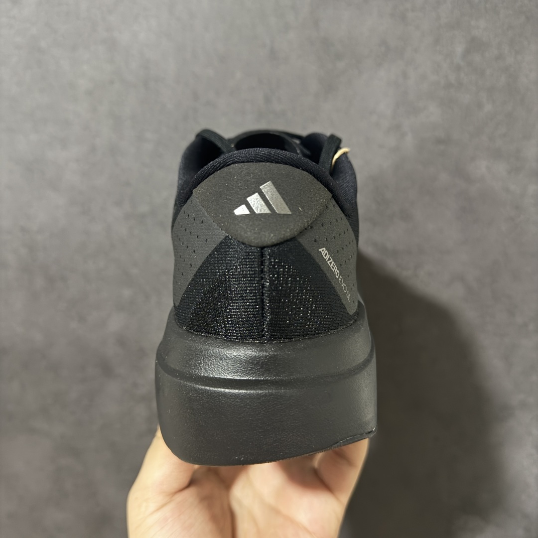 图片[4]-【XE版本】Adidas Adizero EVO SL 马拉松竞速专业跑鞋 市场最强版出货 原材料 内置碳板 原厂网纱潮流 超临界发泡大底 脚感软弹度与原版几乎无差别 细节目前市场最接近原版品质 外贸专供 最大做到48码 此款针织网面非常轻薄 纤维间的缝隙很大 可以保证跑步时的透气、排汗效果 鞋舌直接与两侧的内衬和鞋底连接在一起 在跑步过程中不会被鞋舌的左右移动所困扰 在标准鞋带孔的基础上再拓宽一组鞋带孔 适合不同脚型的需求 突破性 EnergyRods 技术，有助于跑者实现更好的成绩 中底独特的LIGHTSTRIKE PRO泡棉材质 微弹感觉在跑步过程中给予了良好的支撑体验 对于顶级精英和高水平进阶跑者来说 ADIOS PRO是一双值得信赖的竞速比赛用鞋 货号：JR4888 尺码：39-48.5-选品中心
