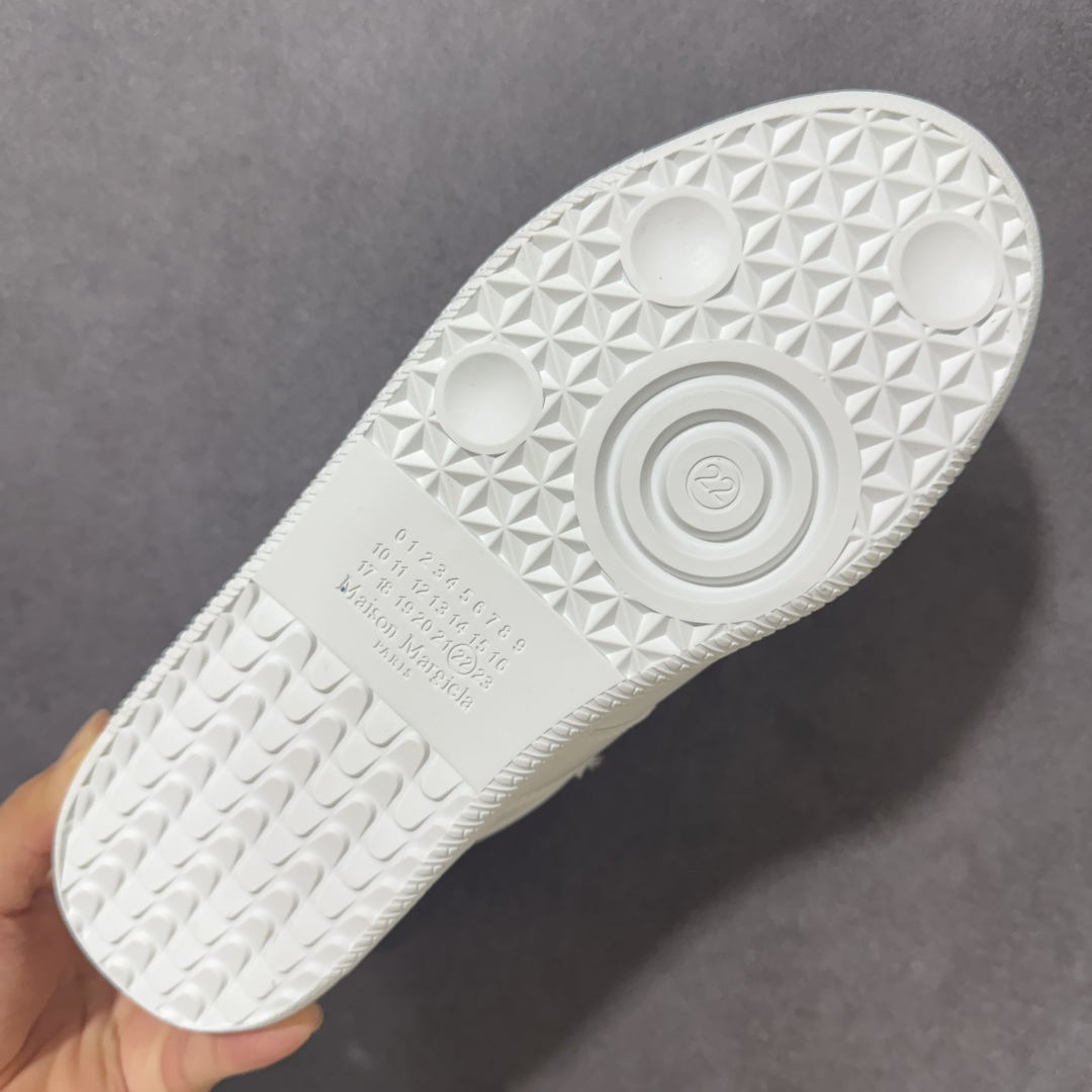 图片[9]-【公司级】Maison Margiela梅森马吉拉Replica 休闲低帮德训鞋 采用绒面和皮革拼接，橡胶底耐磨防滑，打造欧美时尚。该鞋款的外观设计走在时尚前沿，其独特的风格款式构成了品牌身份重要的一部分。 货号：S58WS0109 尺码： 35 36 37 38 39 40 41 42 43 44 45 46-选品中心