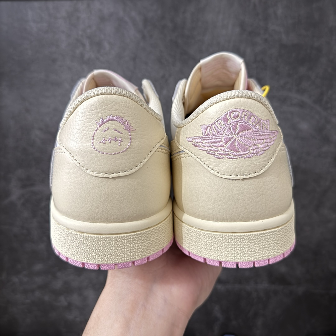 图片[8]-【GX2.0海外版】Travis Scott x Air Jordan AJ1 Low OG SP TS联名白浅粉倒钩低帮 IQ7804-100 目前市面唯一正确版本 爱心织唛标 情人节鞋垫 知名大厂出品 纯原第一梯队版本 产品品控稳定性领先行业 各方面均可对飙市面通货版 SZ原厂全套原楦原纸板冲刀磨具开发 原厂皮料加持 原厂港宝加持定型后跟R度完美 同源原厂电绣 鬼脸飞翼针数密度立体效果一致 百分百一致原鞋 原厂拉帮工艺 针距密度一致 后跟弧度收口自然不对折 极致一眼正品既视感 进口玻璃冲刀皮料裁剪零毛边 全鞋电脑针车工艺 品控清洁度最高QC检验标准 免检产品 原厂订购鞋盒、鞋标、防尘纸、鞋撑、鞋带 追求极致的原厂味道 尺码：36-48.5-选品中心