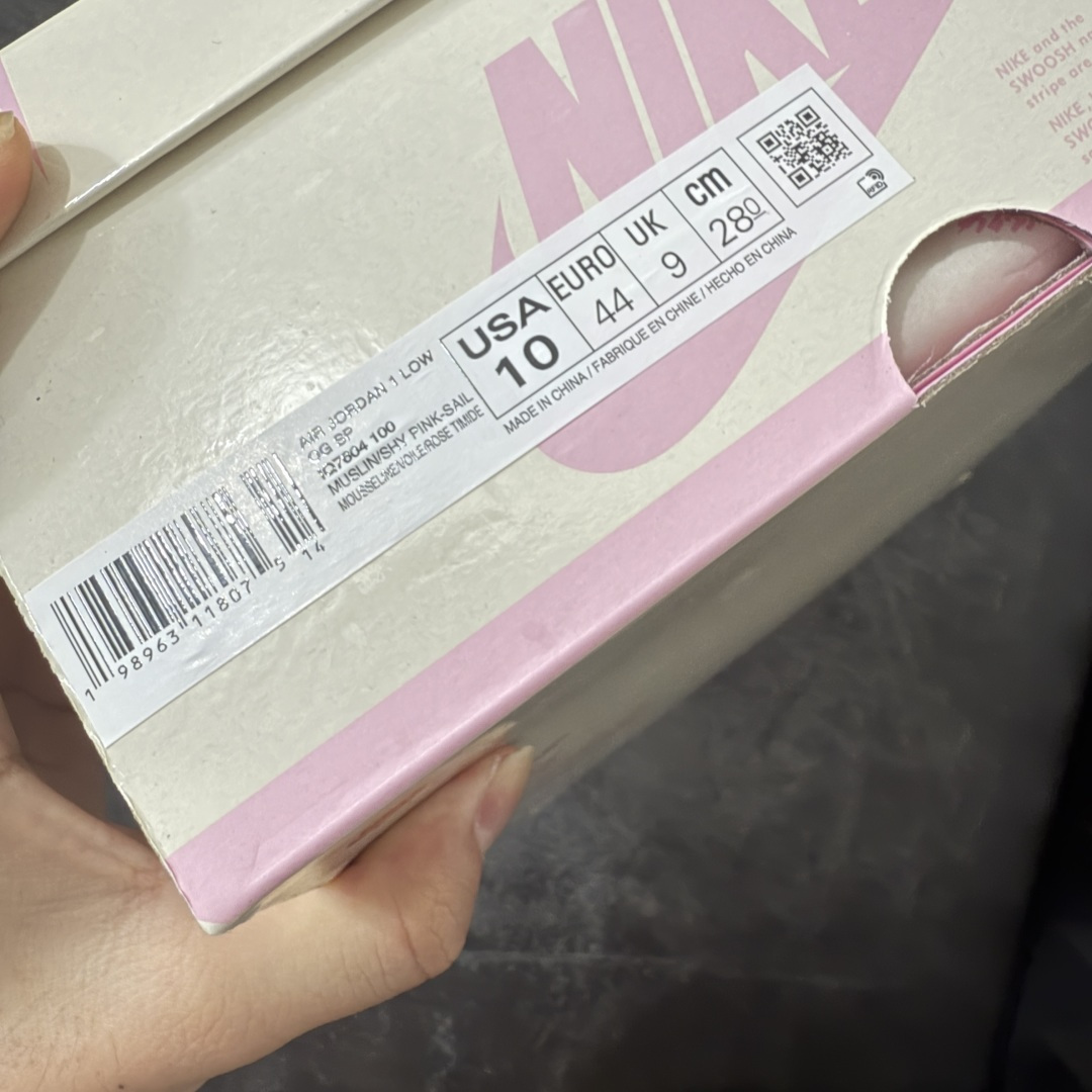 图片[11]-【GX2.0海外版】Travis Scott x Air Jordan AJ1 Low OG SP TS联名白浅粉倒钩低帮 IQ7804-100 目前市面唯一正确版本 爱心织唛标 情人节鞋垫 知名大厂出品 纯原第一梯队版本 产品品控稳定性领先行业 各方面均可对飙市面通货版 SZ原厂全套原楦原纸板冲刀磨具开发 原厂皮料加持 原厂港宝加持定型后跟R度完美 同源原厂电绣 鬼脸飞翼针数密度立体效果一致 百分百一致原鞋 原厂拉帮工艺 针距密度一致 后跟弧度收口自然不对折 极致一眼正品既视感 进口玻璃冲刀皮料裁剪零毛边 全鞋电脑针车工艺 品控清洁度最高QC检验标准 免检产品 原厂订购鞋盒、鞋标、防尘纸、鞋撑、鞋带 追求极致的原厂味道 尺码：36-48.5-选品中心