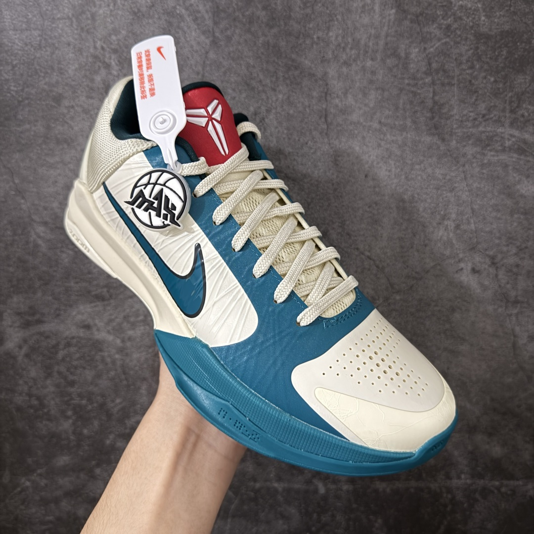 图片[3]-【灭世海外版】Caitlin Clark x NK Zoom Kobe ZK5 科比5代 克拉克联名 米白蓝 IZ1852-100 灭世海外球员版 搭载最高工艺标准 版型 外观 细节 用料 不同于市场主流货品 拒绝杀猪套牌纯原套路 欢迎对比品鉴 外观升级点：鞋头冲孔 后跟海绵填充 飞线质感 碳板纹理 纸板对位 悉数升级对标ZP 用料升级点：前掌气垫➕后掌马蹄zoom（增配）澎湃脚感 完美解决正品后掌泡棉衰减问题 版型尺码升级：海外球员版 前掌包裹提升 尺码增加US13 47.5码 适配 职业球员 灭世纯原海外球员版『质 价 比』拉满 拳打杀猪纯原 脚踢一眼假通货 高端外贸渠道口碑爆炸 尺码：39 40 40.5 41 42 42.5 43 44 44.5 45 46 47.5-选品中心