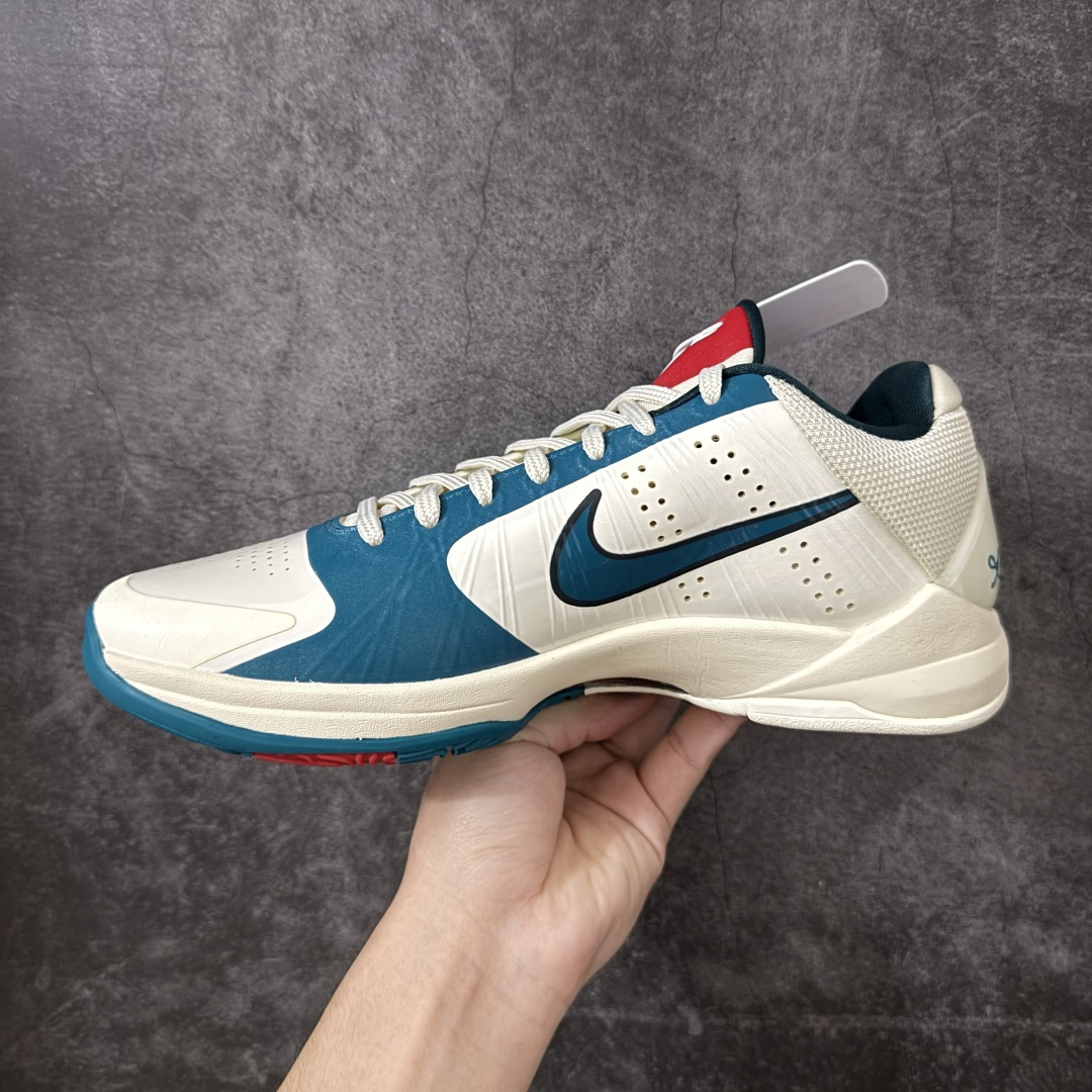 图片[2]-【灭世海外版】Caitlin Clark x NK Zoom Kobe ZK5 科比5代 克拉克联名 米白蓝 IZ1852-100 灭世海外球员版 搭载最高工艺标准 版型 外观 细节 用料 不同于市场主流货品 拒绝杀猪套牌纯原套路 欢迎对比品鉴 外观升级点：鞋头冲孔 后跟海绵填充 飞线质感 碳板纹理 纸板对位 悉数升级对标ZP 用料升级点：前掌气垫➕后掌马蹄zoom（增配）澎湃脚感 完美解决正品后掌泡棉衰减问题 版型尺码升级：海外球员版 前掌包裹提升 尺码增加US13 47.5码 适配 职业球员 灭世纯原海外球员版『质 价 比』拉满 拳打杀猪纯原 脚踢一眼假通货 高端外贸渠道口碑爆炸 尺码：39 40 40.5 41 42 42.5 43 44 44.5 45 46 47.5-选品中心