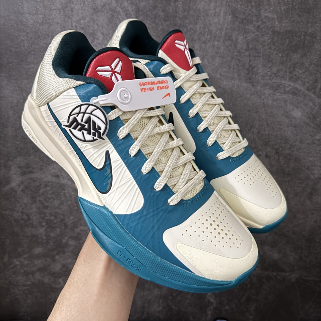 【灭世海外版】Caitlin Clark x NK Zoom Kobe ZK5 科比5代 克拉克联名 米白蓝 IZ1852-100 灭世海外球员版 搭载最高工艺标准 版型 外观 细节 用料 不同于市场主流货品 拒绝杀猪套牌纯原套路 欢迎对比品鉴 外观升级点：鞋头冲孔 后跟海绵填充 飞线质感 碳板纹理 纸板对位 悉数升级对标ZP 用料升级点：前掌气垫➕后掌马蹄zoom（增配）澎湃脚感 完美解决正品后掌泡棉衰减问题 版型尺码升级：海外球员版 前掌包裹提升 尺码增加US13 47.5码 适配 职业球员 灭世纯原海外球员版『质 价 比』拉满 拳打杀猪纯原 脚踢一眼假通货 高端外贸渠道口碑爆炸 尺码：39 40 40.5 41 42 42.5 43 44 44.5 45 46 47.5-选品中心