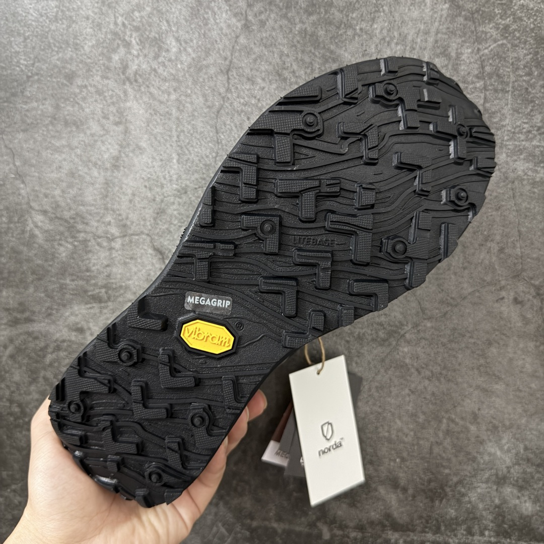 图片[9]-【纯原M版】诺达 NORDA 002 Sneaker0111 网面越野跑步鞋 原版原档案开发\\t(市面唯一1比1版本) 采用Dyneema鞋面(世界最强最轻纤维) VibramSLE中底和Megagrip外底 构建全方位高端性能体系4mm前后落差配合低鞋床设计提供清晰路感和灵敏反应，适合技术型terrain，5mm齿状花纹配合Megagrip橡胶提供卓越防滑性能宽楦设计适合亚洲脚型，加厚后跟海绵填充提供优秀包裹性， Dyneema材质防水耐磨带和鞋面连接最大化包裹感 LockSystem技术提供稳定锁定 尺码：36 36.5 37 38 38.5 39 40 40.5 41 42 42.5 43 44 44.5 45 46-选品中心