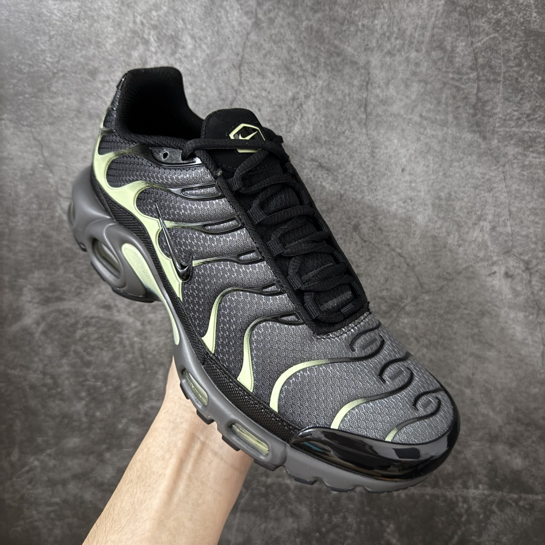 图片[3]-【Max纯原版】Nike Air Max Plus TN气垫系列跑鞋 全新一比一高端版本 真正的市场T1品质 更多配色陆续出货 真正的用心研发 一点一点抠出来的 品质 品控细节 随便闭眼对比市场任何版本 全套原纸板楦头开发 完美呈现版型 工艺流程均与原鞋保持一致 Turned Air 中底缓震技术 鞋面弧度与大底弧度一致 鞋头正确TPU材质 鞋面高频TPU材质1.0厚度 原鞋一致层次感 超越公司货的品控标准 多道QC质检 货号：DM0032-035 尺码：36 36.5 37.5 38 38.5 39 40 40.5 41 42 42.5 43 44 44.5 45 46-选品中心