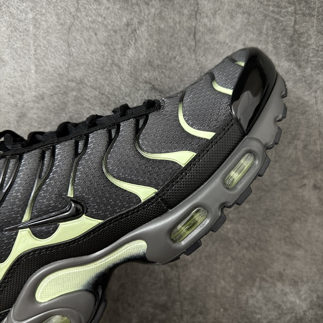 图片[6]-【Max纯原版】Nike Air Max Plus TN气垫系列跑鞋 全新一比一高端版本 真正的市场T1品质 更多配色陆续出货 真正的用心研发 一点一点抠出来的 品质 品控细节 随便闭眼对比市场任何版本 全套原纸板楦头开发 完美呈现版型 工艺流程均与原鞋保持一致 Turned Air 中底缓震技术 鞋面弧度与大底弧度一致 鞋头正确TPU材质 鞋面高频TPU材质1.0厚度 原鞋一致层次感 超越公司货的品控标准 多道QC质检 货号：DM0032-035 尺码：36 36.5 37.5 38 38.5 39 40 40.5 41 42 42.5 43 44 44.5 45 46-选品中心