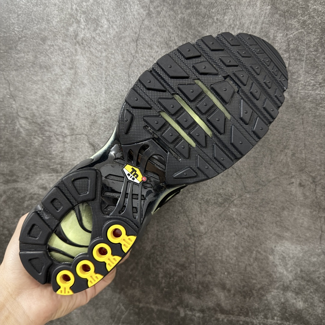 图片[9]-【Max纯原版】Nike Air Max Plus TN气垫系列跑鞋 全新一比一高端版本 真正的市场T1品质 更多配色陆续出货 真正的用心研发 一点一点抠出来的 品质 品控细节 随便闭眼对比市场任何版本 全套原纸板楦头开发 完美呈现版型 工艺流程均与原鞋保持一致 Turned Air 中底缓震技术 鞋面弧度与大底弧度一致 鞋头正确TPU材质 鞋面高频TPU材质1.0厚度 原鞋一致层次感 超越公司货的品控标准 多道QC质检 货号：DM0032-035 尺码：36 36.5 37.5 38 38.5 39 40 40.5 41 42 42.5 43 44 44.5 45 46-选品中心