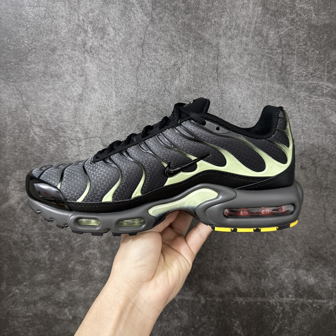 图片[2]-【Max纯原版】Nike Air Max Plus TN气垫系列跑鞋 全新一比一高端版本 真正的市场T1品质 更多配色陆续出货 真正的用心研发 一点一点抠出来的 品质 品控细节 随便闭眼对比市场任何版本 全套原纸板楦头开发 完美呈现版型 工艺流程均与原鞋保持一致 Turned Air 中底缓震技术 鞋面弧度与大底弧度一致 鞋头正确TPU材质 鞋面高频TPU材质1.0厚度 原鞋一致层次感 超越公司货的品控标准 多道QC质检 货号：DM0032-035 尺码：36 36.5 37.5 38 38.5 39 40 40.5 41 42 42.5 43 44 44.5 45 46-选品中心