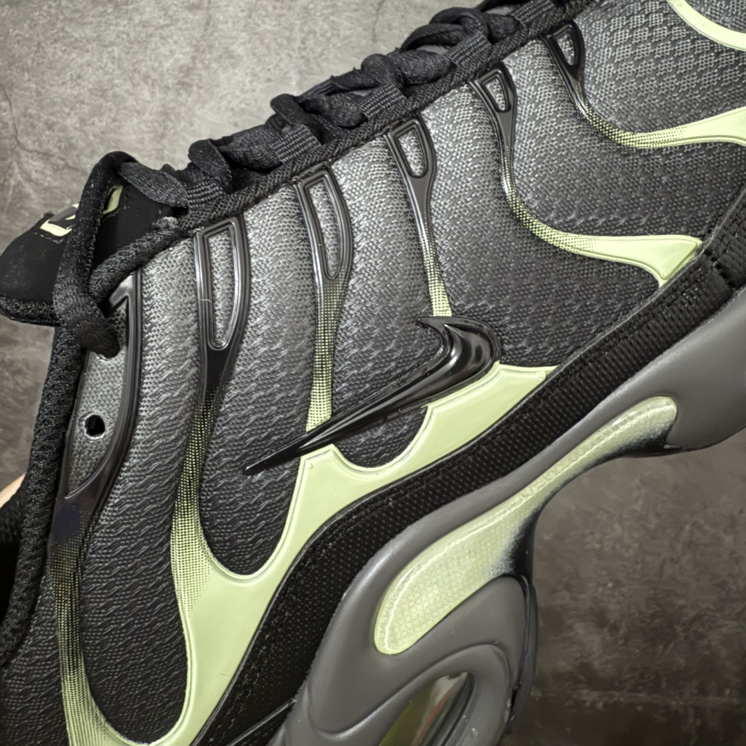 图片[4]-【Max纯原版】Nike Air Max Plus TN气垫系列跑鞋 全新一比一高端版本 真正的市场T1品质 更多配色陆续出货 真正的用心研发 一点一点抠出来的 品质 品控细节 随便闭眼对比市场任何版本 全套原纸板楦头开发 完美呈现版型 工艺流程均与原鞋保持一致 Turned Air 中底缓震技术 鞋面弧度与大底弧度一致 鞋头正确TPU材质 鞋面高频TPU材质1.0厚度 原鞋一致层次感 超越公司货的品控标准 多道QC质检 货号：DM0032-035 尺码：36 36.5 37.5 38 38.5 39 40 40.5 41 42 42.5 43 44 44.5 45 46-选品中心