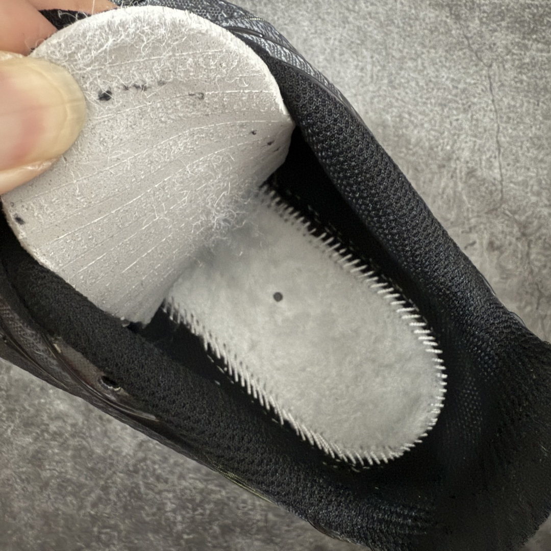 图片[9]-【Max纯原版】Nike Air Max Plus TN气垫系列跑鞋 全新一比一高端版本 真正的市场T1品质 更多配色陆续出货 真正的用心研发 一点一点抠出来的 品质 品控细节 随便闭眼对比市场任何版本 全套原纸板楦头开发 完美呈现版型 工艺流程均与原鞋保持一致 Turned Air 中底缓震技术 鞋面弧度与大底弧度一致 鞋头正确TPU材质 鞋面高频TPU材质1.0厚度 原鞋一致层次感 超越公司货的品控标准 多道QC质检 货号：DM0032-035 尺码：36 36.5 37.5 38 38.5 39 40 40.5 41 42 42.5 43 44 44.5 45 46-选品中心