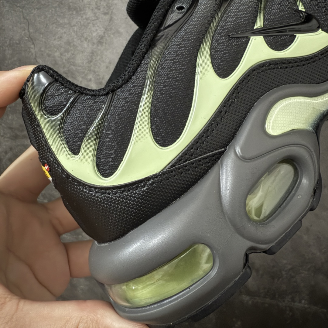 图片[3]-【Max纯原版】Nike Air Max Plus TN气垫系列跑鞋 全新一比一高端版本 真正的市场T1品质 更多配色陆续出货 真正的用心研发 一点一点抠出来的 品质 品控细节 随便闭眼对比市场任何版本 全套原纸板楦头开发 完美呈现版型 工艺流程均与原鞋保持一致 Turned Air 中底缓震技术 鞋面弧度与大底弧度一致 鞋头正确TPU材质 鞋面高频TPU材质1.0厚度 原鞋一致层次感 超越公司货的品控标准 多道QC质检 货号：DM0032-035 尺码：36 36.5 37.5 38 38.5 39 40 40.5 41 42 42.5 43 44 44.5 45 46-选品中心
