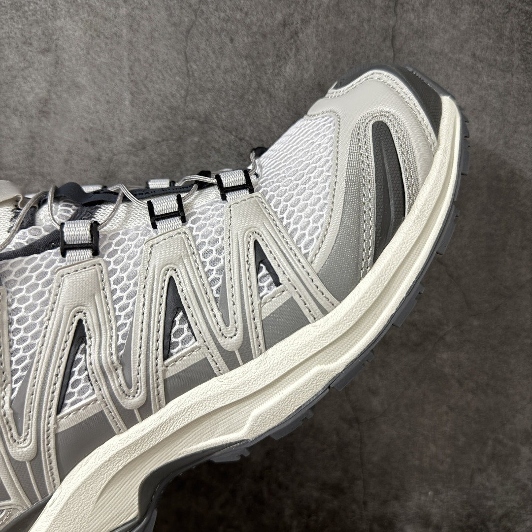 图片[6]-【w1版本】SALOMON XA Pro 3D 萨洛蒙潮流越野机能户外功能鞋 492672 纯原外贸平台特供订单 耗时半年巨作 全套原纸板楦头开发 原厂特供网布配套加持 确保原汁原味 完美呈现版型 原档数据独家私模五层组合大底 男女鞋同步官方开发 原装Ortholite轻量化鞋垫 中底布带钢印编号 原厂TPU锁扣 进口港宝加持 后跟自然饱满 还原公司包裹性 鞋面采用SENSIFT贴合技术 全方位贴合包裹脚型 鞋跟部鞋底牵引设计 提供强大的抓地性能 更适应野外崎岖不平的道路 其3D ADVANCED CHASSIS底盘 材料轻量大化 钉齿设计更具稳定性 防护性 鞋底易磨损区运用CONTAGRIP高耐磨材料 应对城市硬质路面长距离跑考验 尺码：36 36.5 37.5 38 38.5 39 40 40.5 41 42 42.5 43 44 44.5 45-选品中心