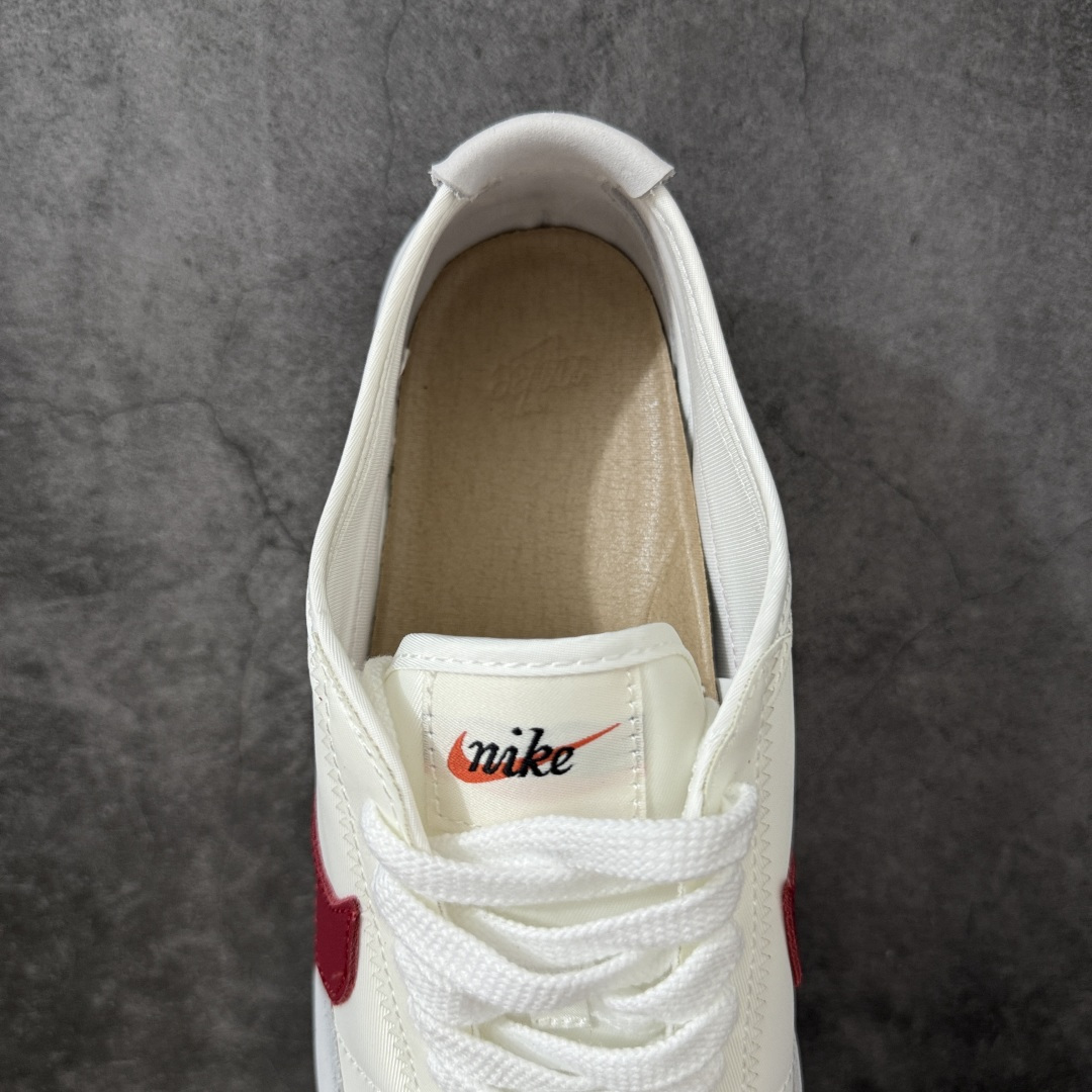 图片[8]-【神版】Nike Moon Shoe OG SP 舒适贴合 生活休闲鞋 精致的鞋型2符合当下的薄底鞋审美，鞋舌、鞋垫和外底位置加入了Jacquemus标识，辨识度在线。 货号：II0407-100 尺码：35 36 36.5 37 38 38.5 39 40 40.5 41 42 42.5 43 44 45 46-选品中心