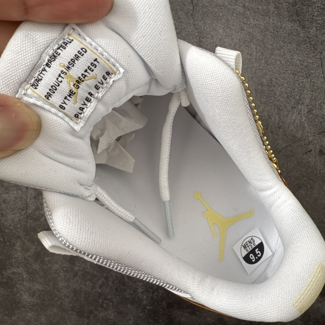 图片[7]-【外贸纯原】 Air Jordan 11 Low \”Metallic Gold\” AJ11 乔11白金 母亲节AH7860-102 专业AJ外贸大厂出品 纯原质感 进口头层皮料 中底拉帮线 整体清洁度等各方面细节完全一键转发碾压市面诸多嘴炮\”纯原\” 升级原楦原纸版数据开发版型 采用漆皮镀膜牛培革组合耐磨防刮牛津布鞋面材质 搭载原厂碳纤维缓震中底 还原ZP细节 原厂流水成型工艺 厂级拉帮注胶效果 尺码： 40 40.5 41 42 42.5 43 44 45 46 47.5-选品中心