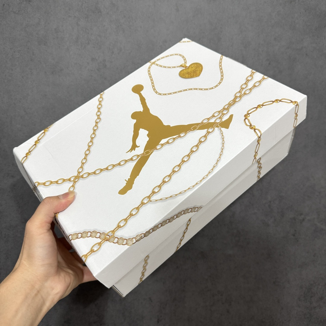 图片[14]-【外贸纯原】 Air Jordan 11 Low \”Metallic Gold\” AJ11 乔11白金 母亲节AH7860-102 专业AJ外贸大厂出品 纯原质感 进口头层皮料 中底拉帮线 整体清洁度等各方面细节完全一键转发碾压市面诸多嘴炮\”纯原\” 升级原楦原纸版数据开发版型 采用漆皮镀膜牛培革组合耐磨防刮牛津布鞋面材质 搭载原厂碳纤维缓震中底 还原ZP细节 原厂流水成型工艺 厂级拉帮注胶效果 尺码： 40 40.5 41 42 42.5 43 44 45 46 47.5-选品中心