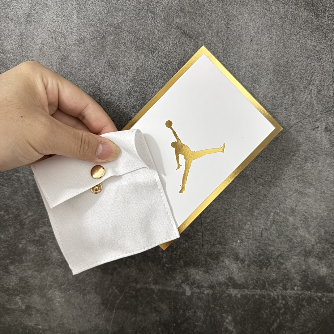 图片[11]-【外贸纯原】 Air Jordan 11 Low \”Metallic Gold\” AJ11 乔11白金 母亲节AH7860-102 专业AJ外贸大厂出品 纯原质感 进口头层皮料 中底拉帮线 整体清洁度等各方面细节完全一键转发碾压市面诸多嘴炮\”纯原\” 升级原楦原纸版数据开发版型 采用漆皮镀膜牛培革组合耐磨防刮牛津布鞋面材质 搭载原厂碳纤维缓震中底 还原ZP细节 原厂流水成型工艺 厂级拉帮注胶效果 尺码： 40 40.5 41 42 42.5 43 44 45 46 47.5-选品中心